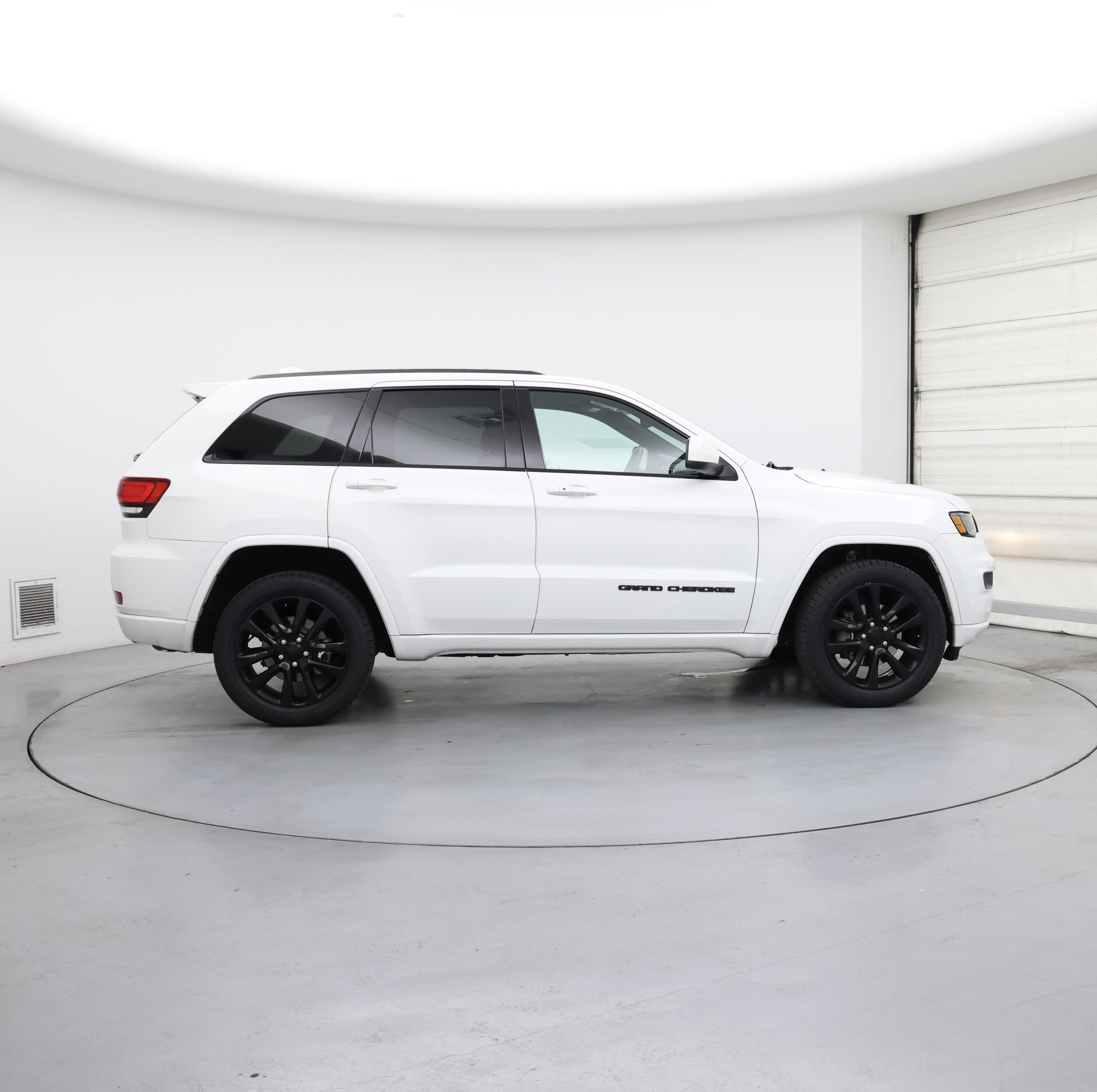 Thumbnail: 2018 Jeep Grand Cherokee - 7