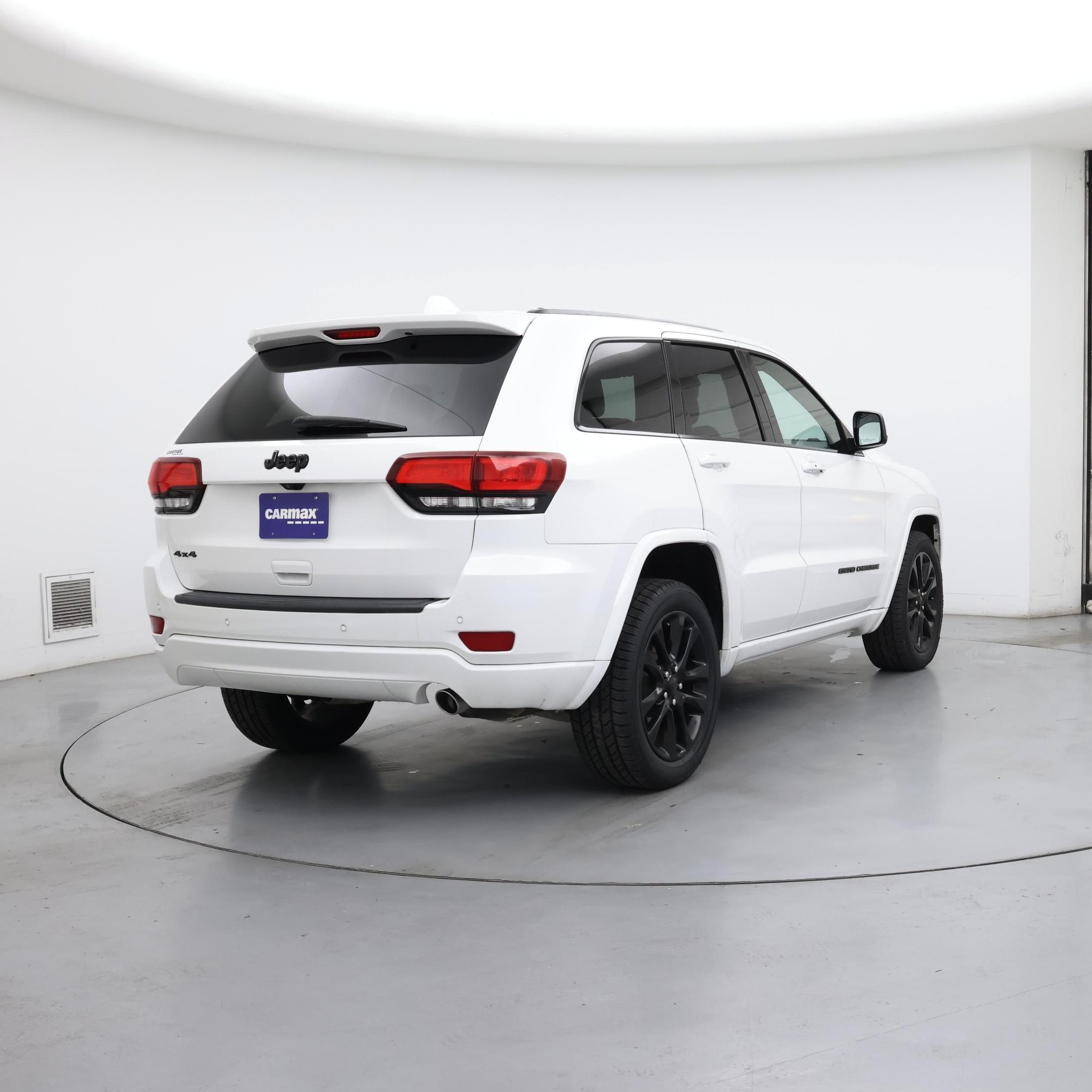 Thumbnail: 2018 Jeep Grand Cherokee - 8