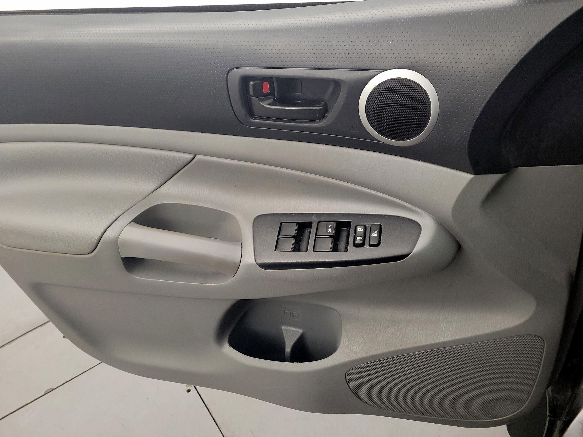Thumbnail: 2015 Toyota Tacoma - 12