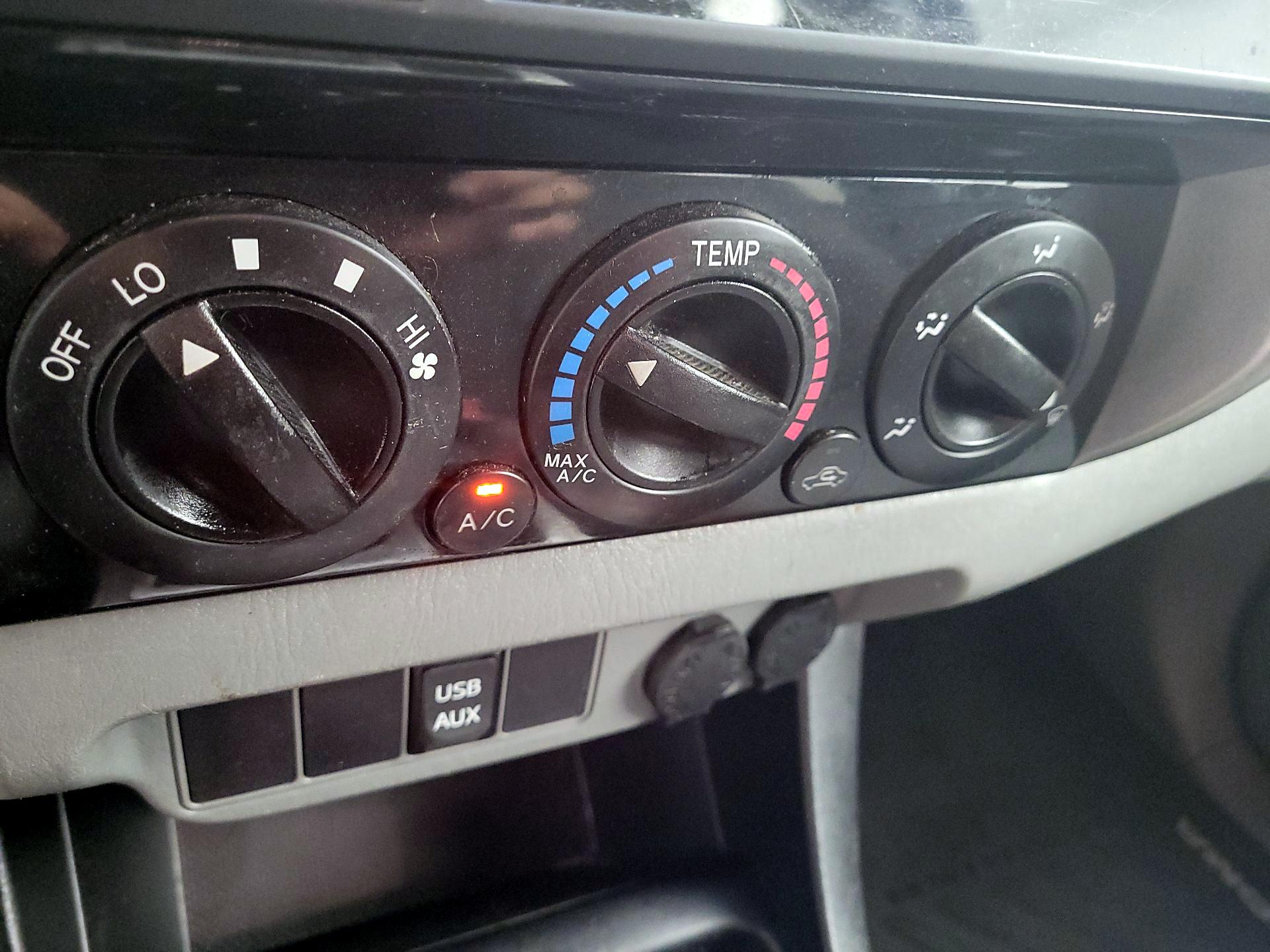Thumbnail: 2015 Toyota Tacoma - 14