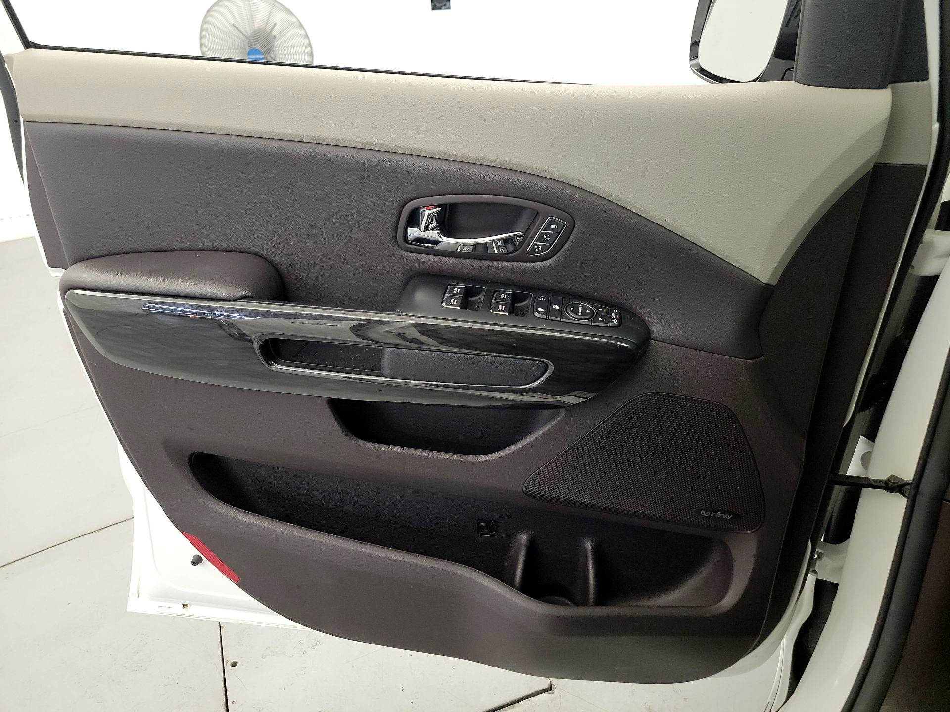 Thumbnail: 2017 Kia Sedona - 12
