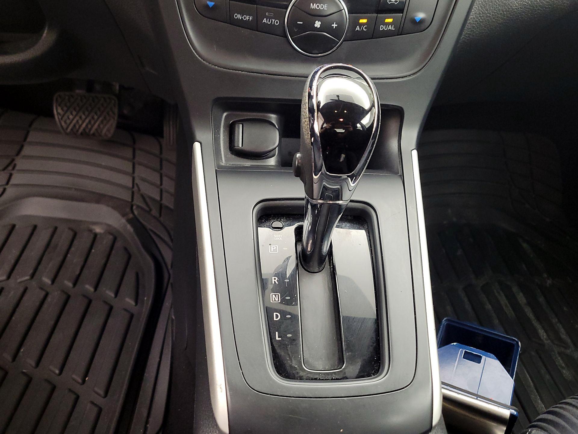 Thumbnail: 2019 Nissan Sentra - 17