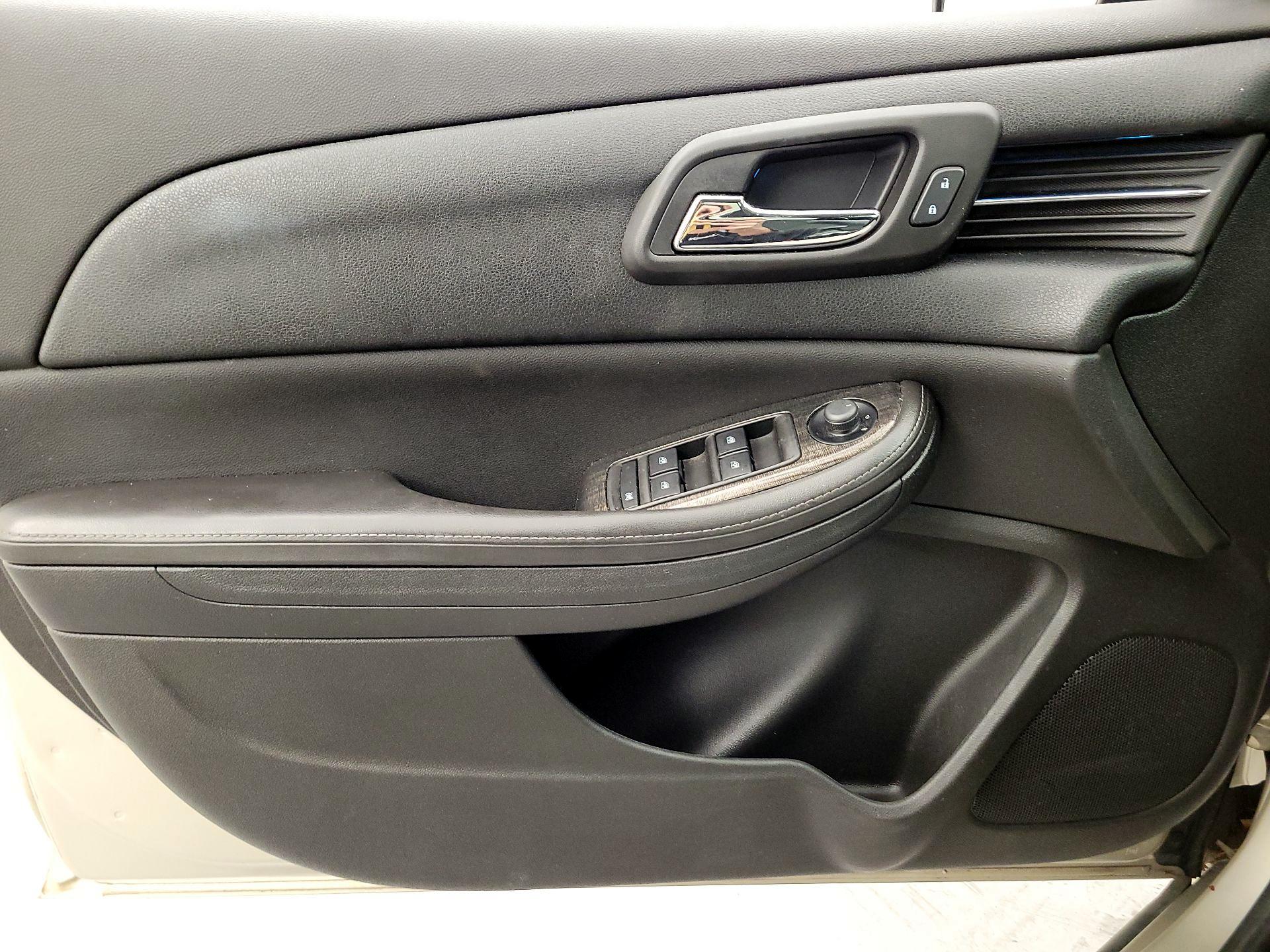 Thumbnail: 2015 Chevrolet Malibu - 12