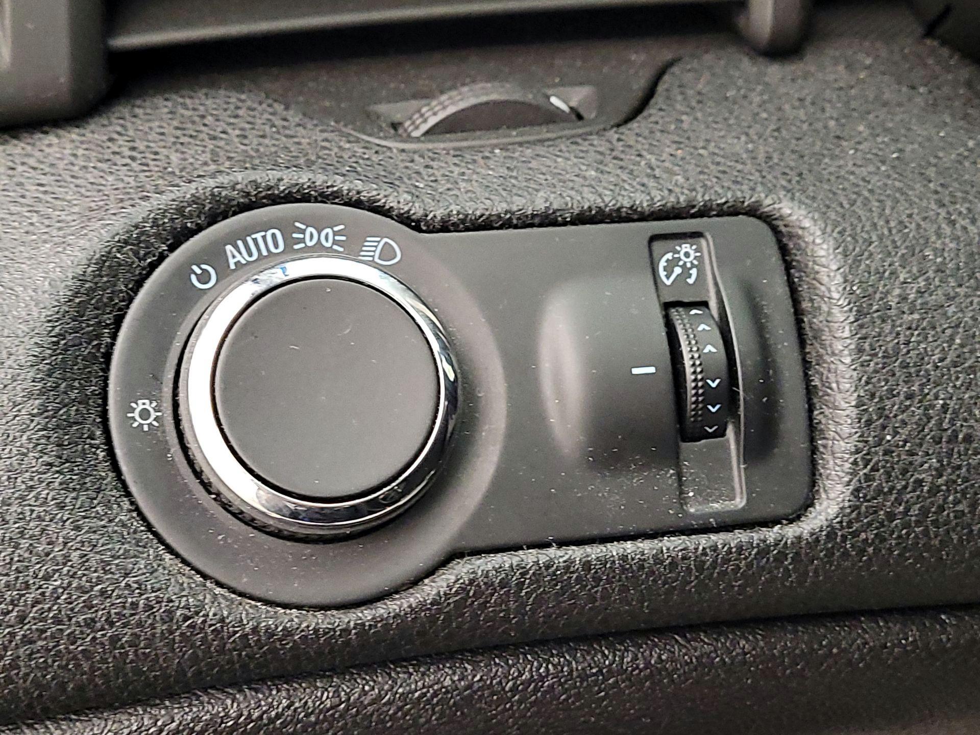 Thumbnail: 2015 Chevrolet Malibu - 13