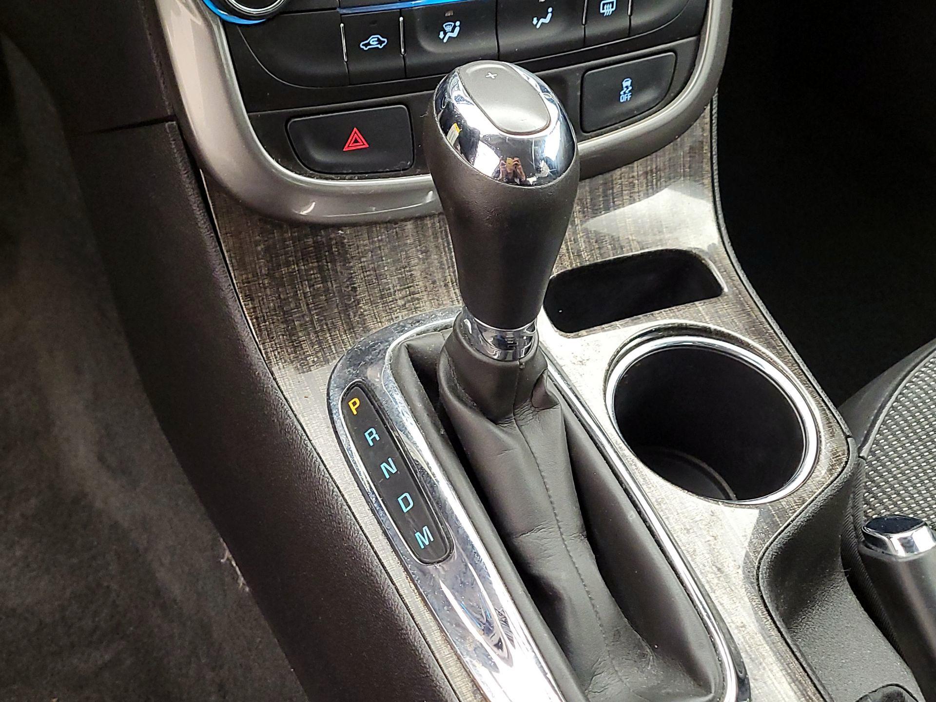 Thumbnail: 2015 Chevrolet Malibu - 17