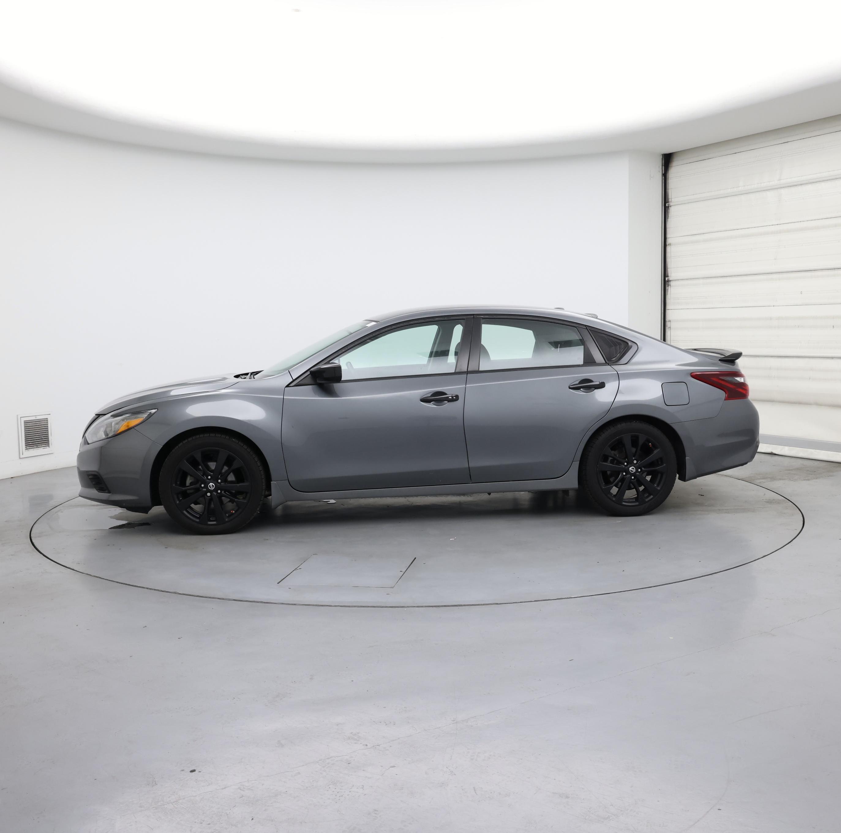 Thumbnail: 2018 Nissan Altima - 3