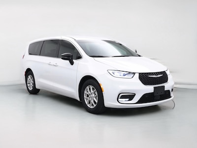 White 2025 Chrysler Pacifica Select