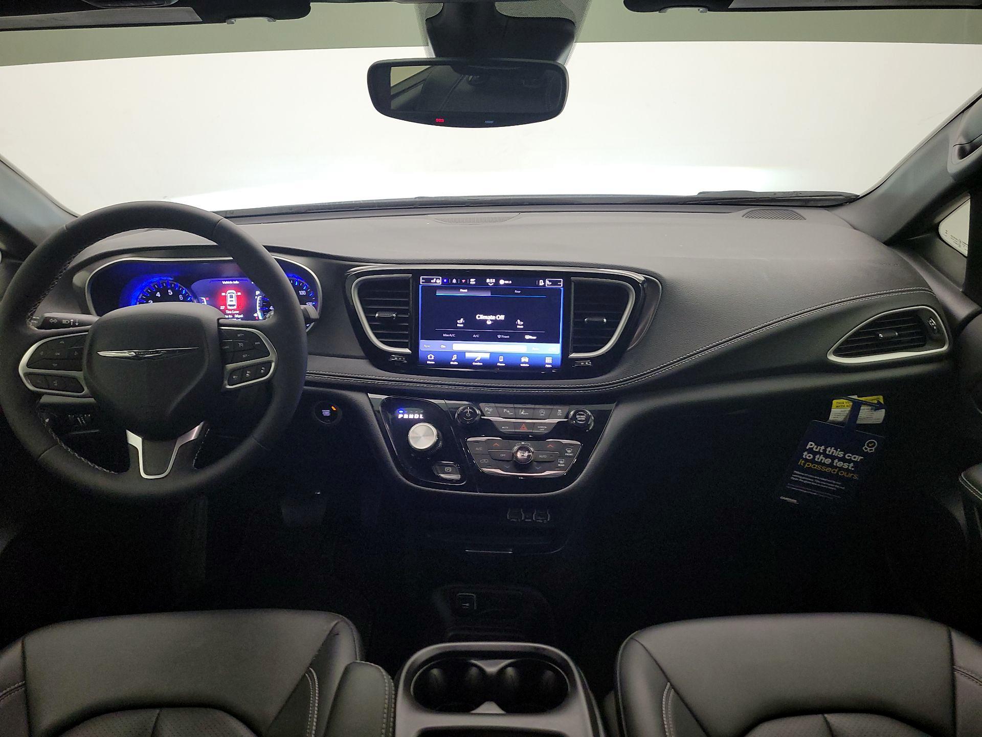 Thumbnail: 2025 Chrysler Pacifica - 9