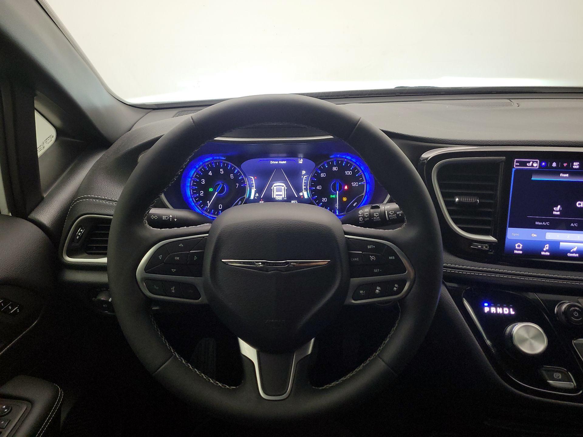 Thumbnail: 2025 Chrysler Pacifica - 10