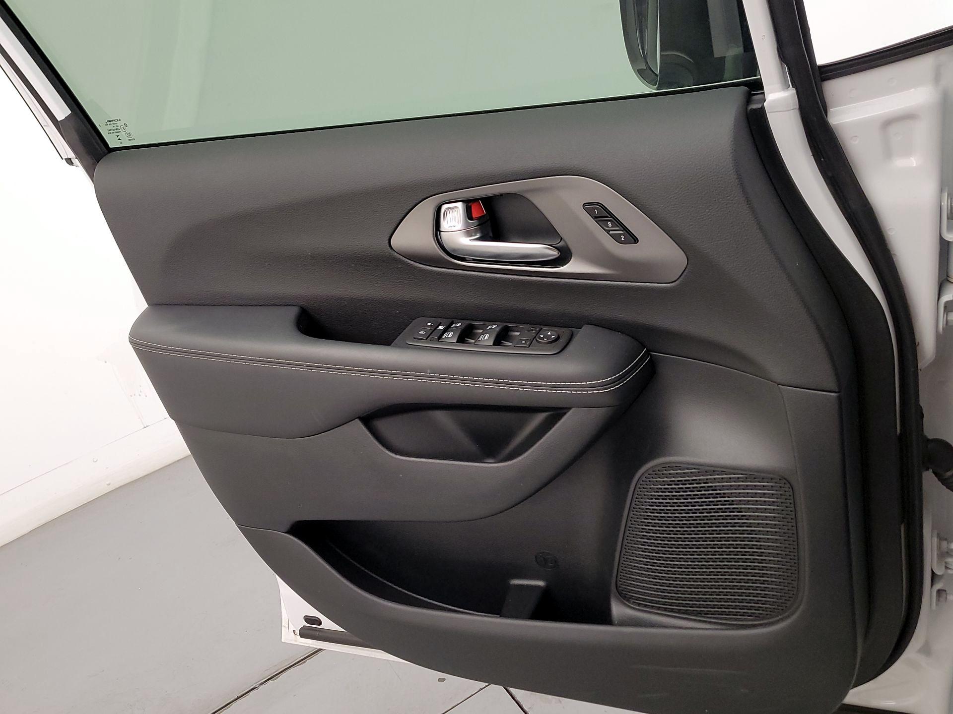 Thumbnail: 2025 Chrysler Pacifica - 12