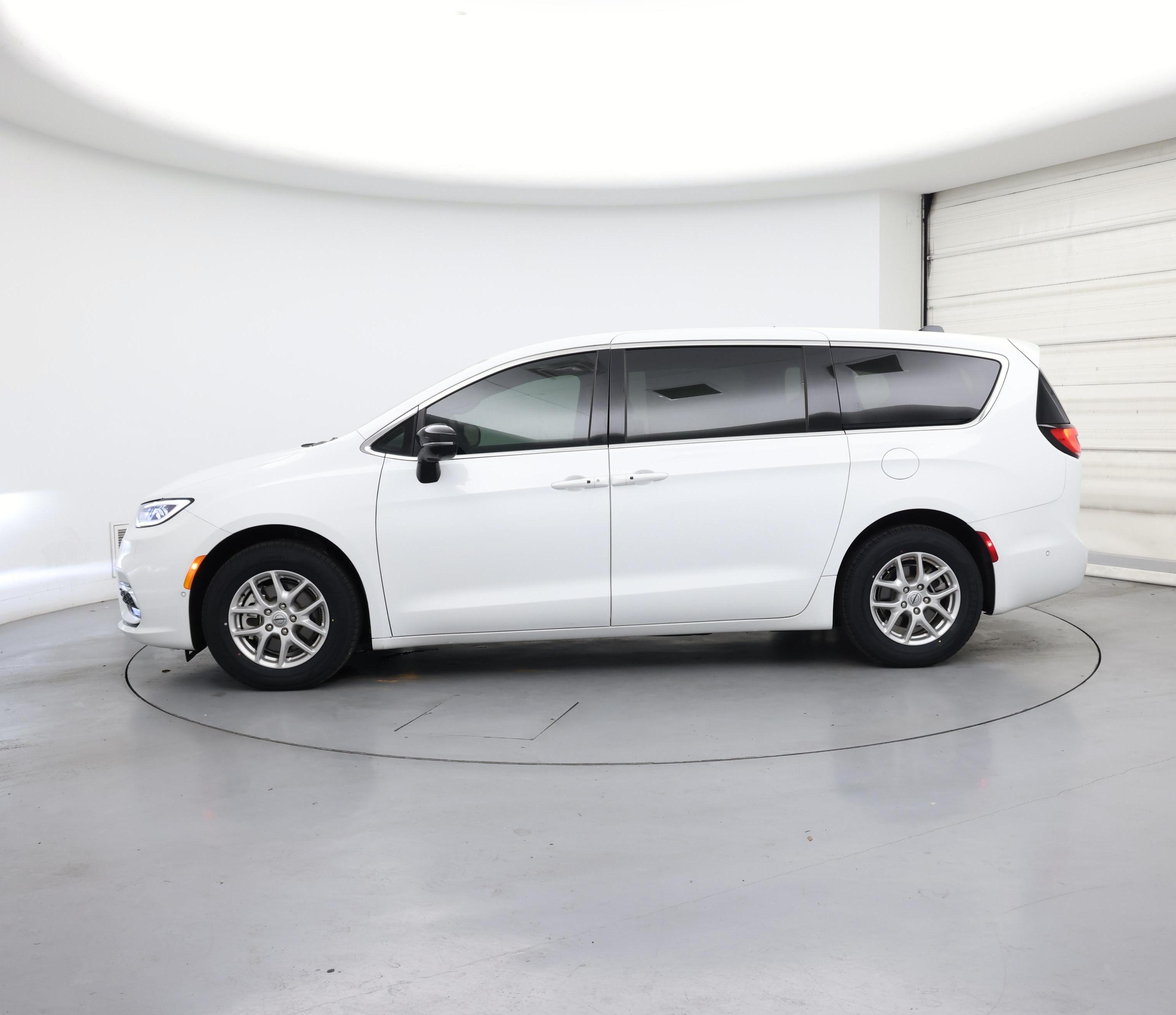 Thumbnail: 2025 Chrysler Pacifica - 3