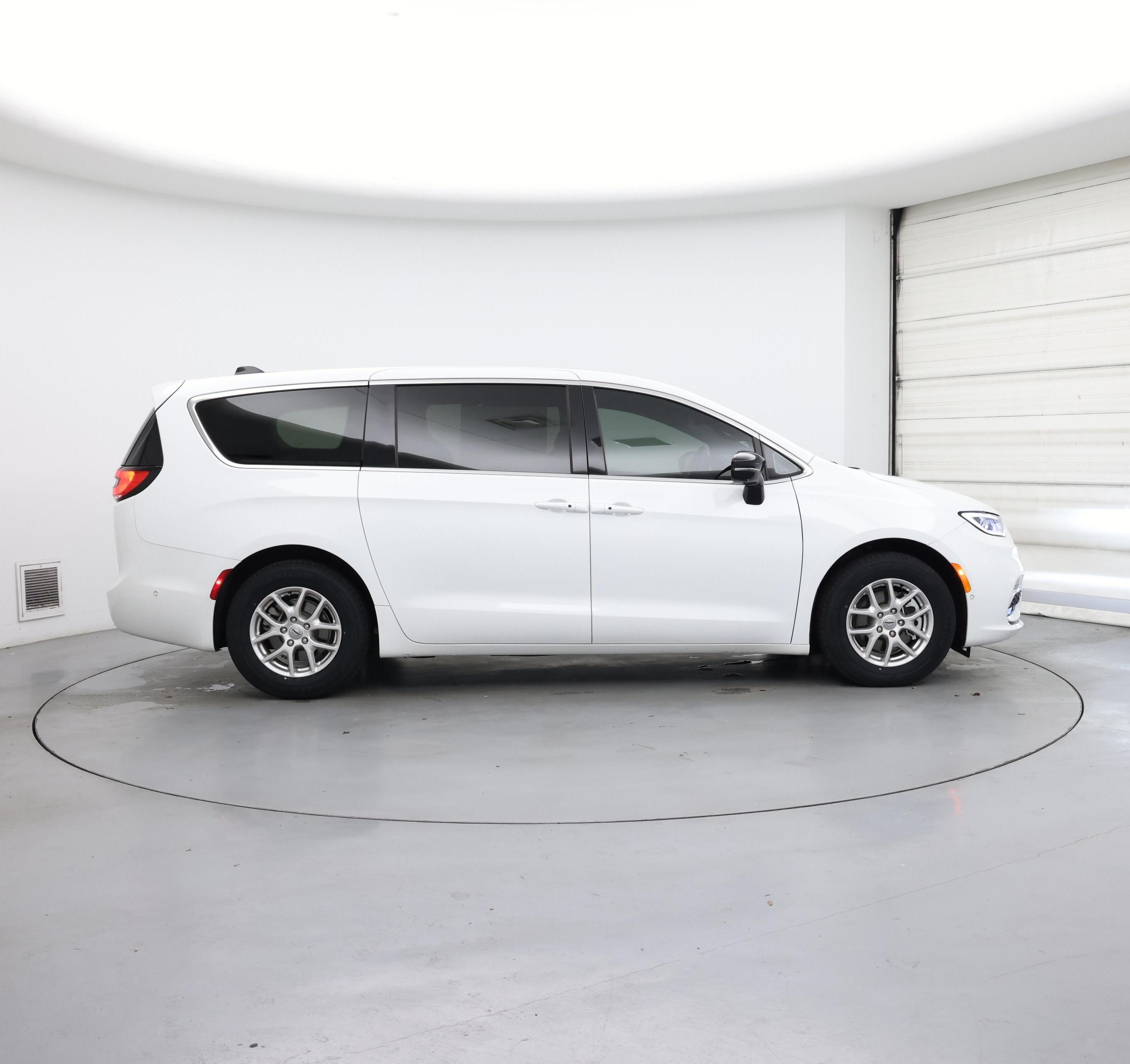 Thumbnail: 2025 Chrysler Pacifica - 7