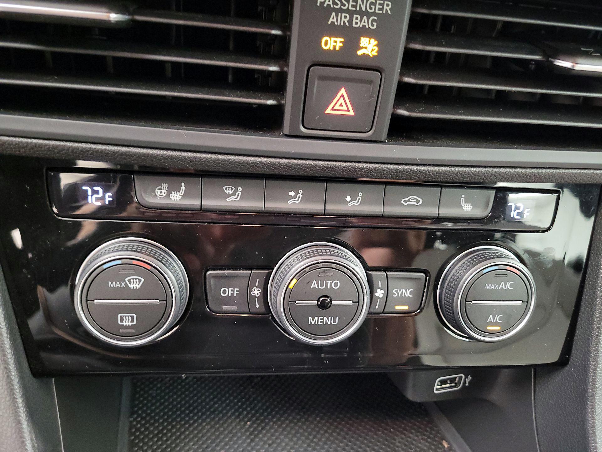 Thumbnail: 2019 Volkswagen Jetta - 14