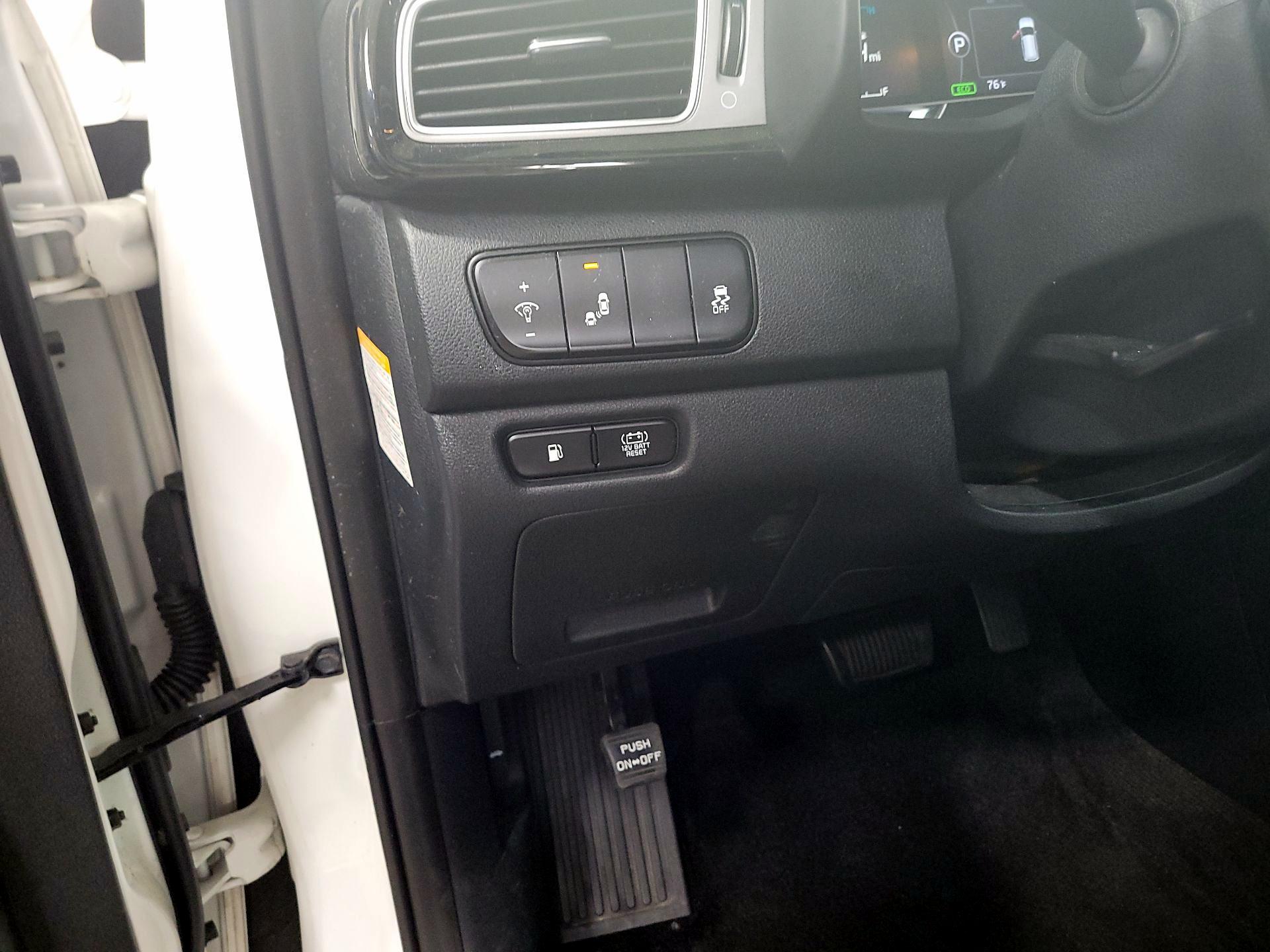 Thumbnail: 2017 Kia Niro - 13