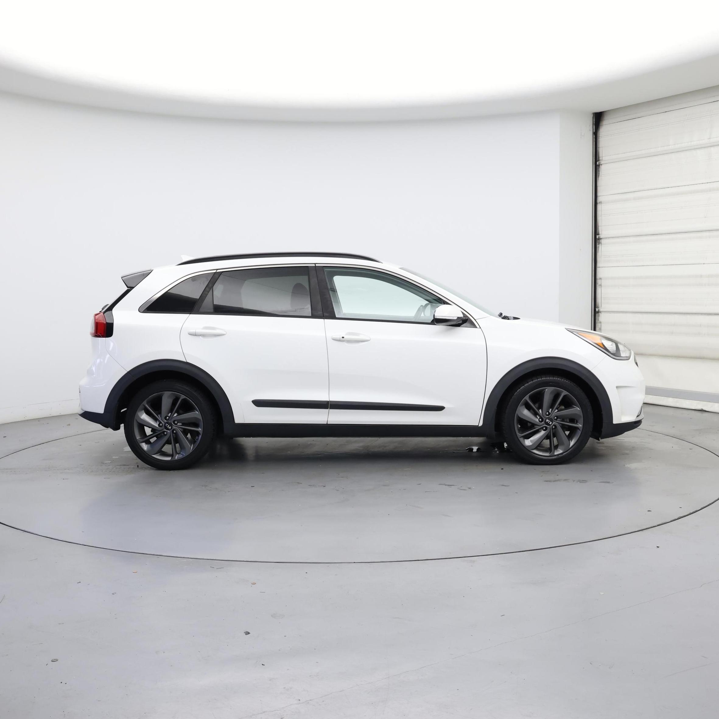 Thumbnail: 2017 Kia Niro - 7