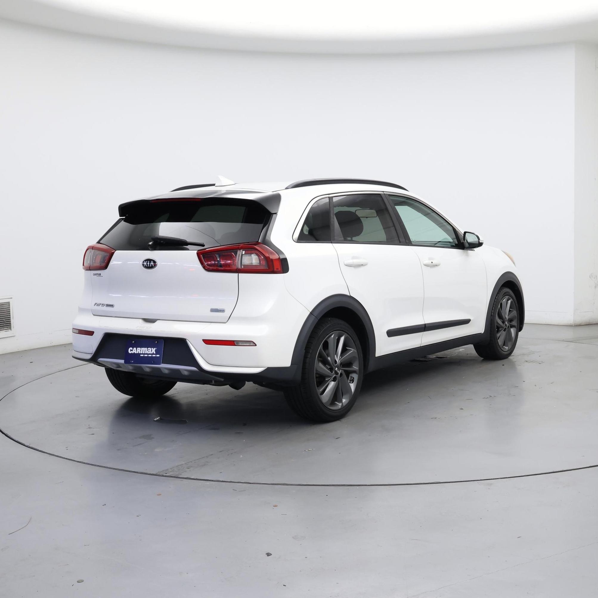 Thumbnail: 2017 Kia Niro - 8