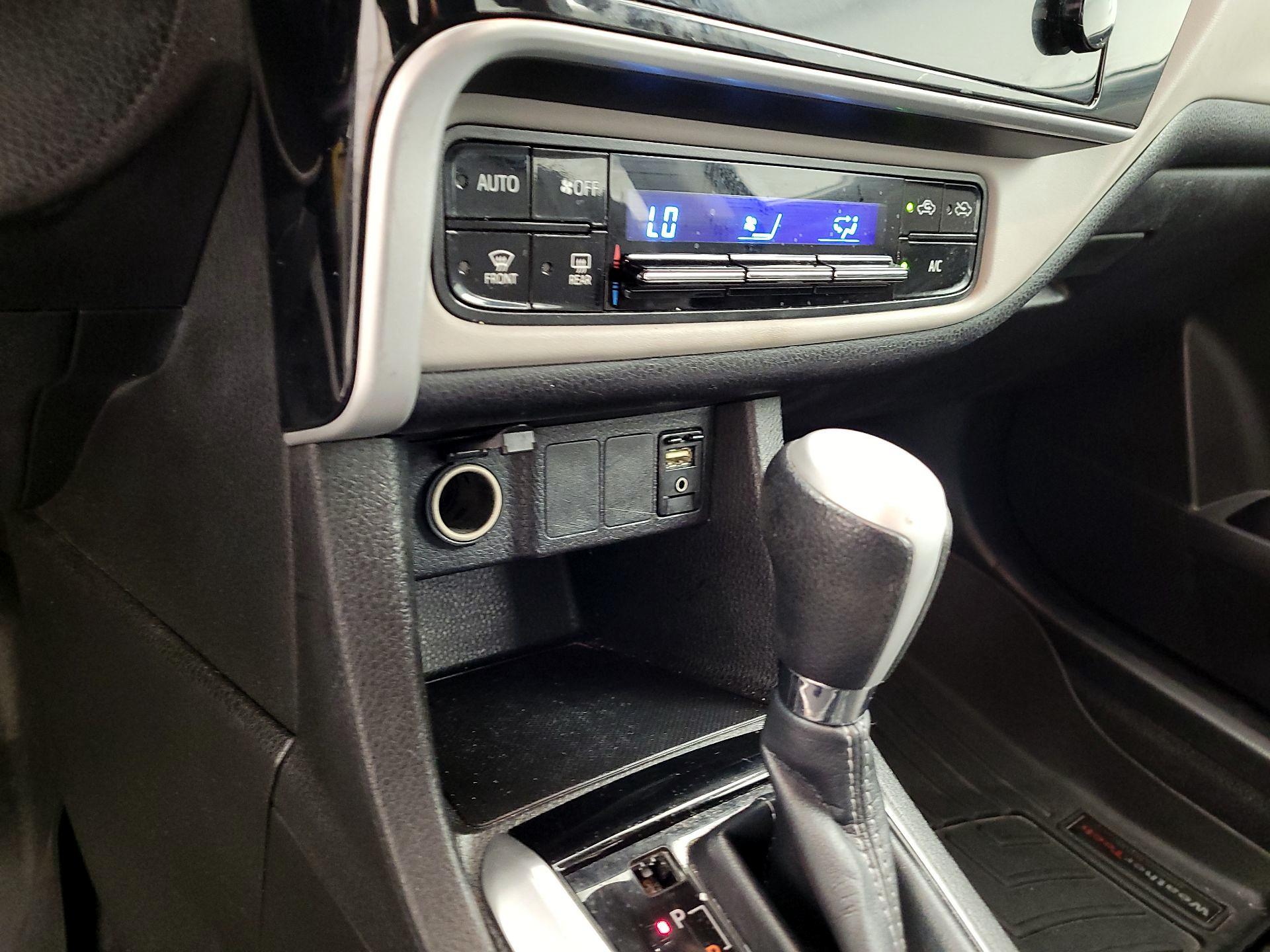 Thumbnail: 2018 Toyota Corolla - 18