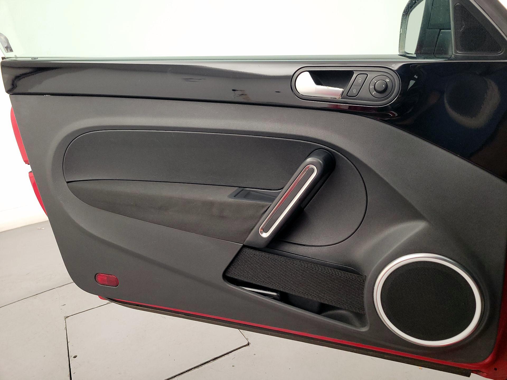 Thumbnail: 2014 Volkswagen Beetle - 12