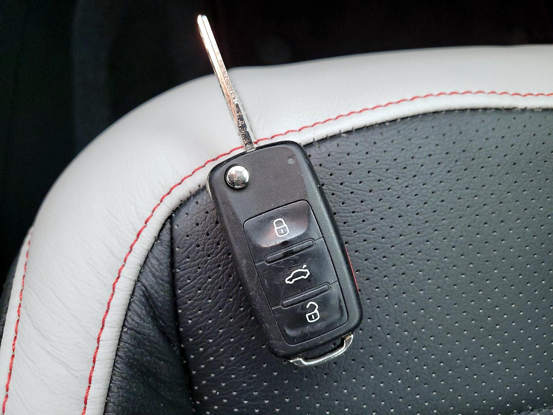 Thumbnail: 2014 Volkswagen Beetle - 18