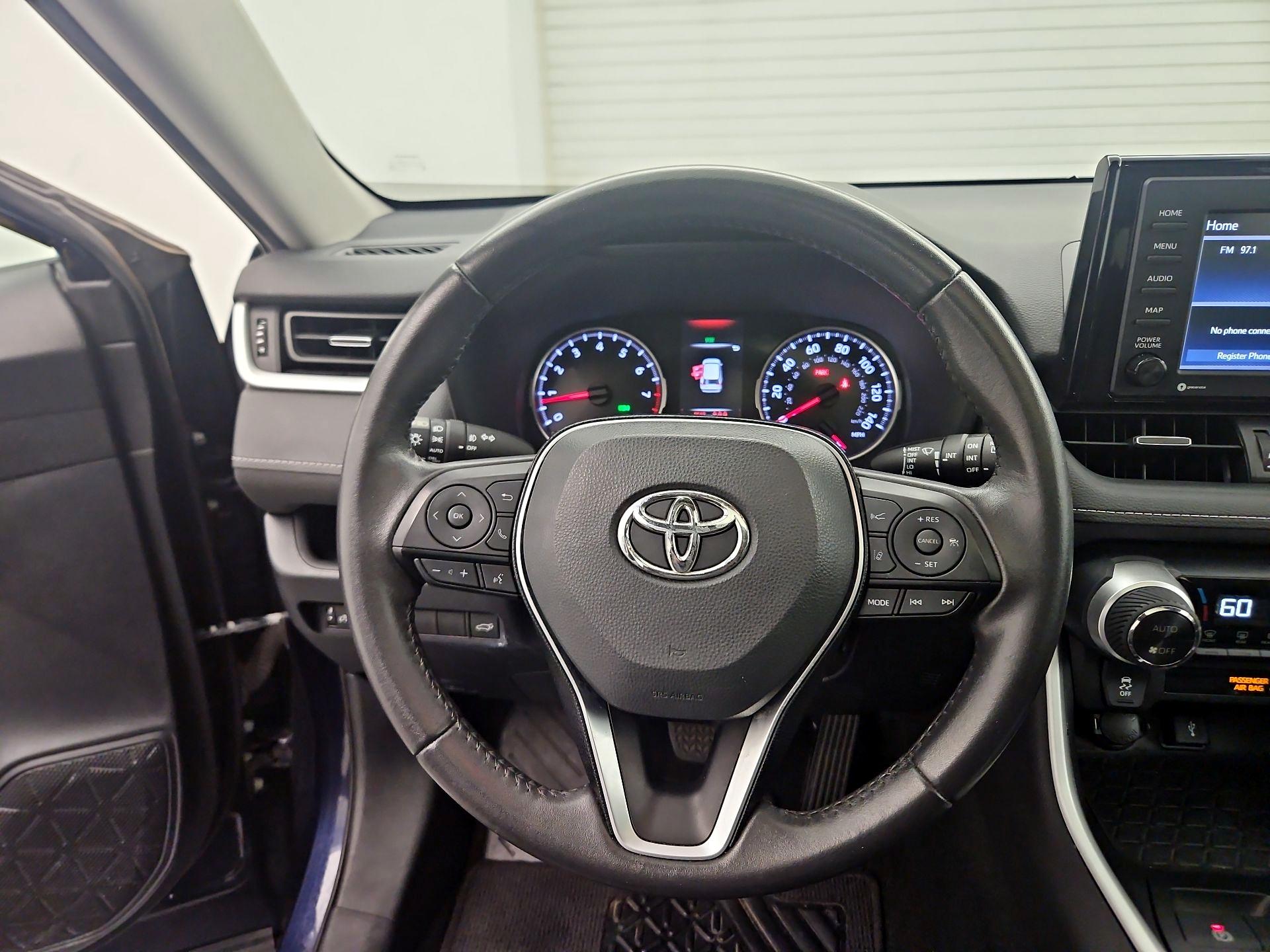 Thumbnail: 2020 Toyota RAV4 - 10