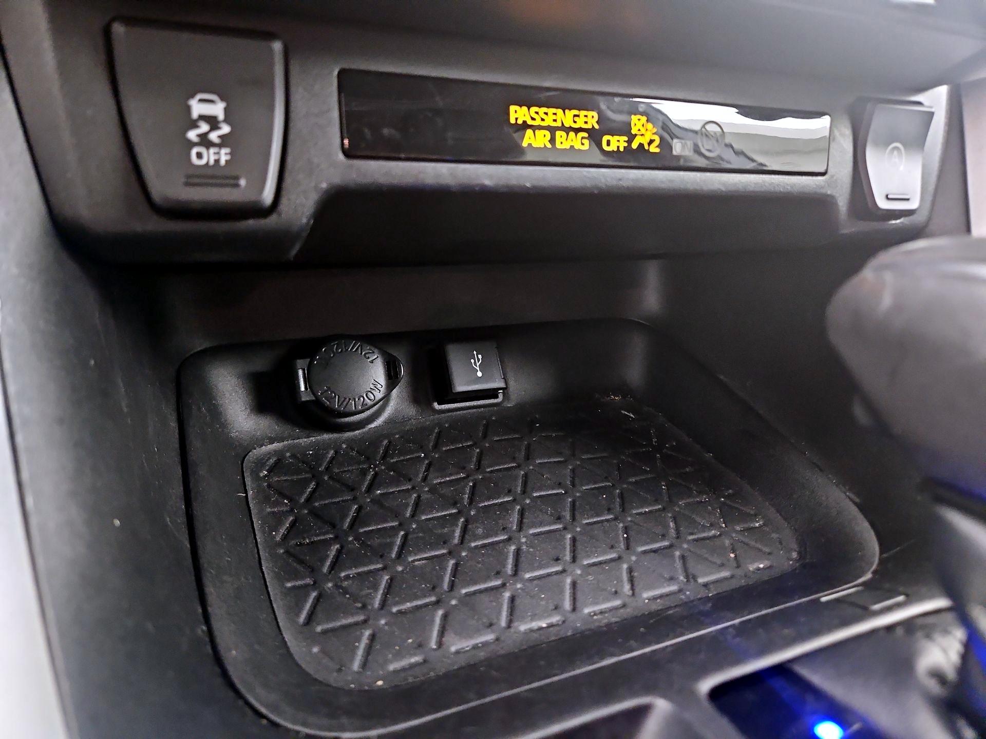 Thumbnail: 2020 Toyota RAV4 - 18