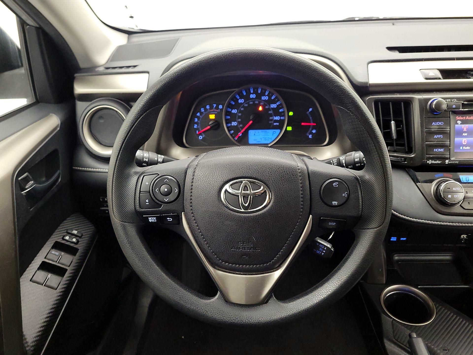 Thumbnail: 2015 Toyota RAV4 - 10