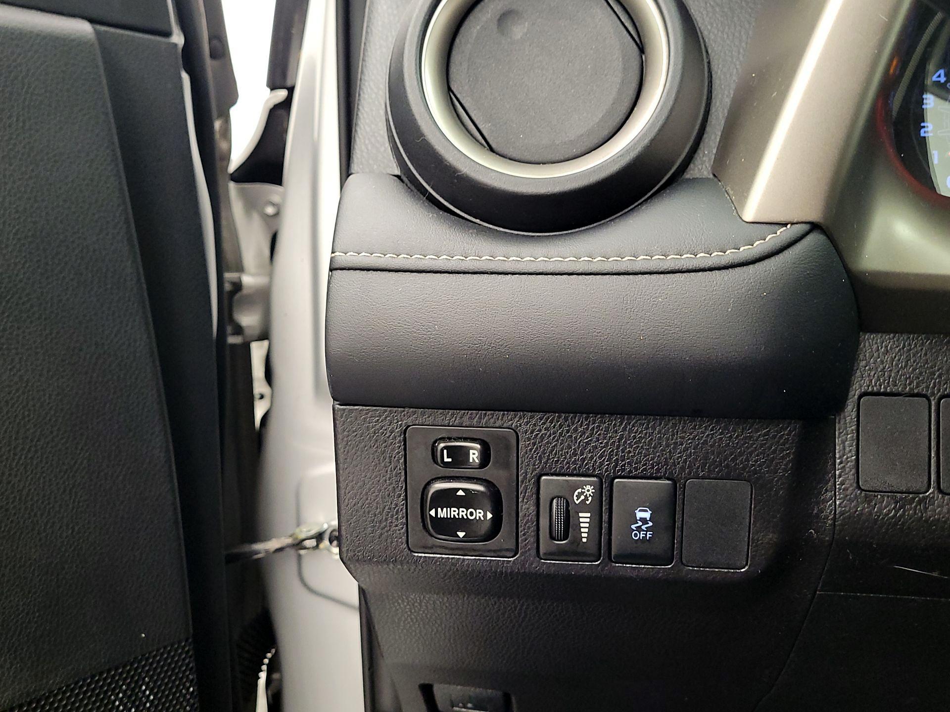 Thumbnail: 2015 Toyota RAV4 - 13