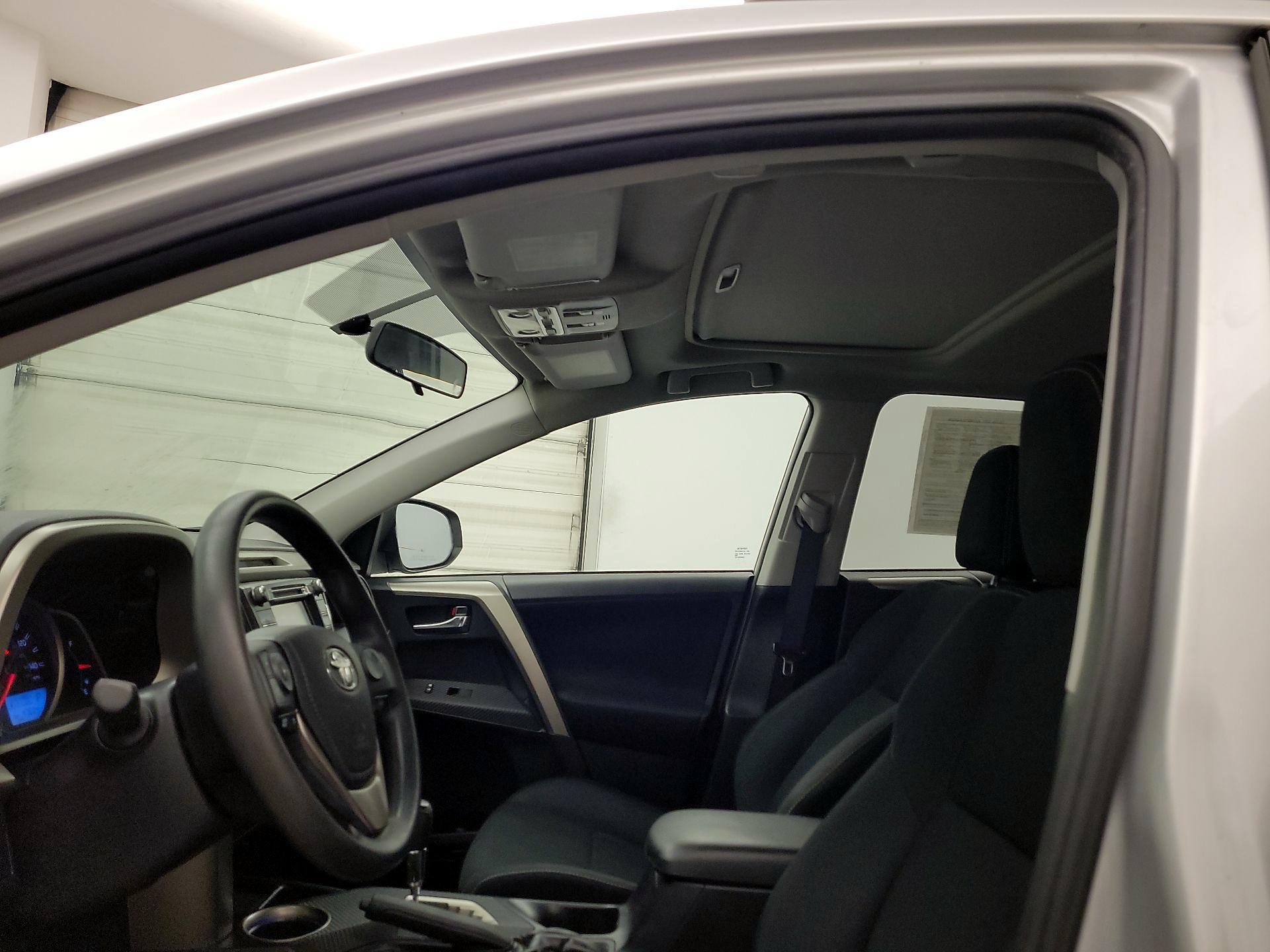 Thumbnail: 2015 Toyota RAV4 - 19