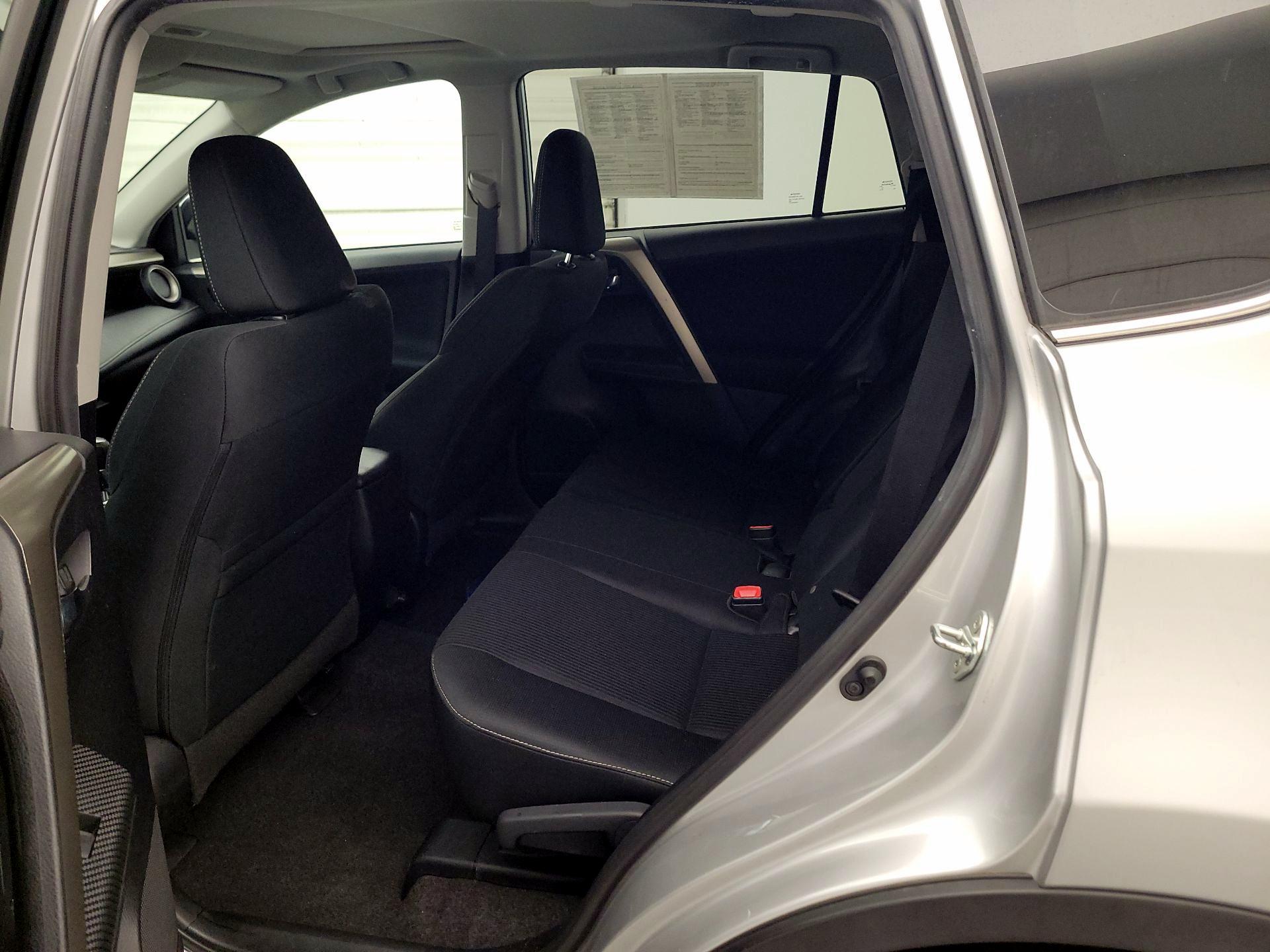 Thumbnail: 2015 Toyota RAV4 - 20