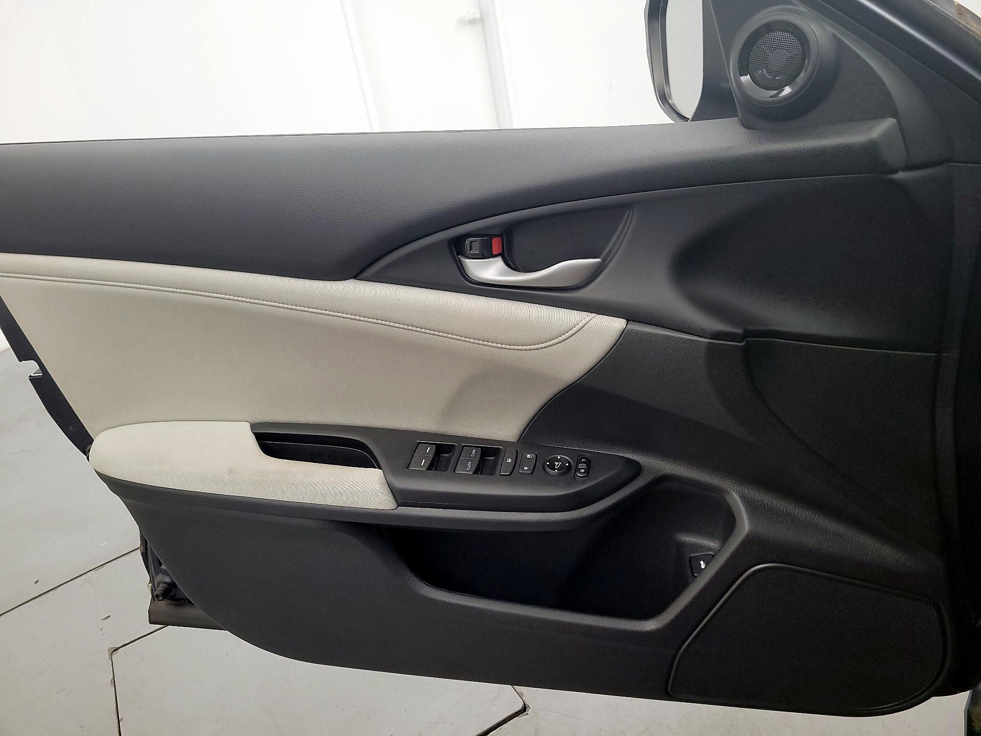 Thumbnail: 2019 Honda Insight - 12