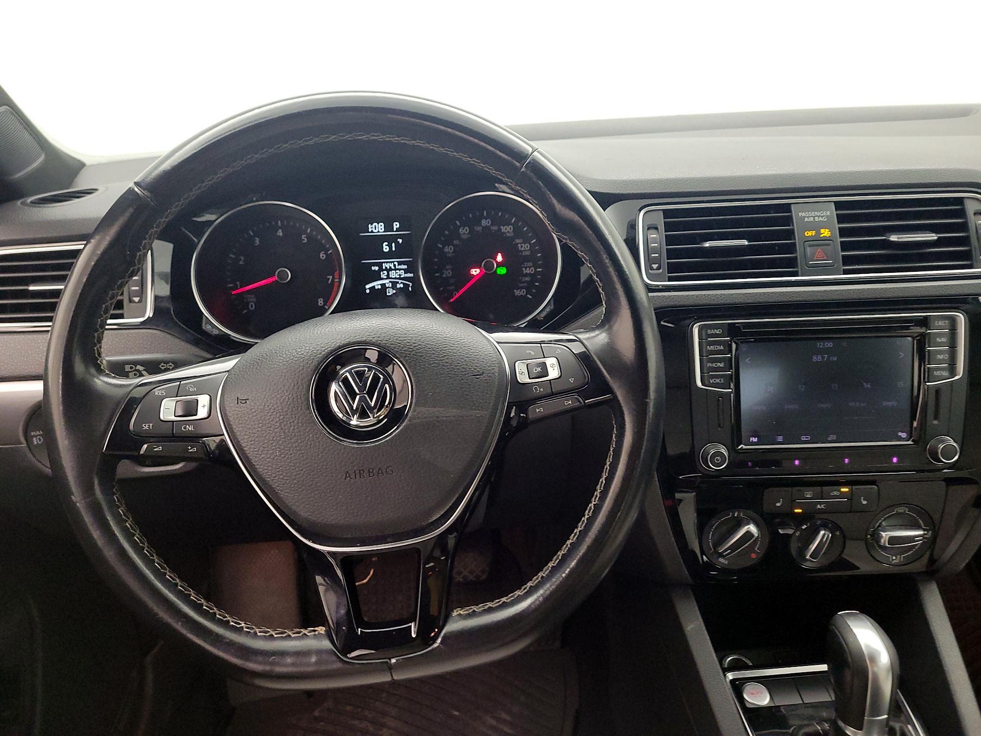 Thumbnail: 2016 Volkswagen Jetta - 10