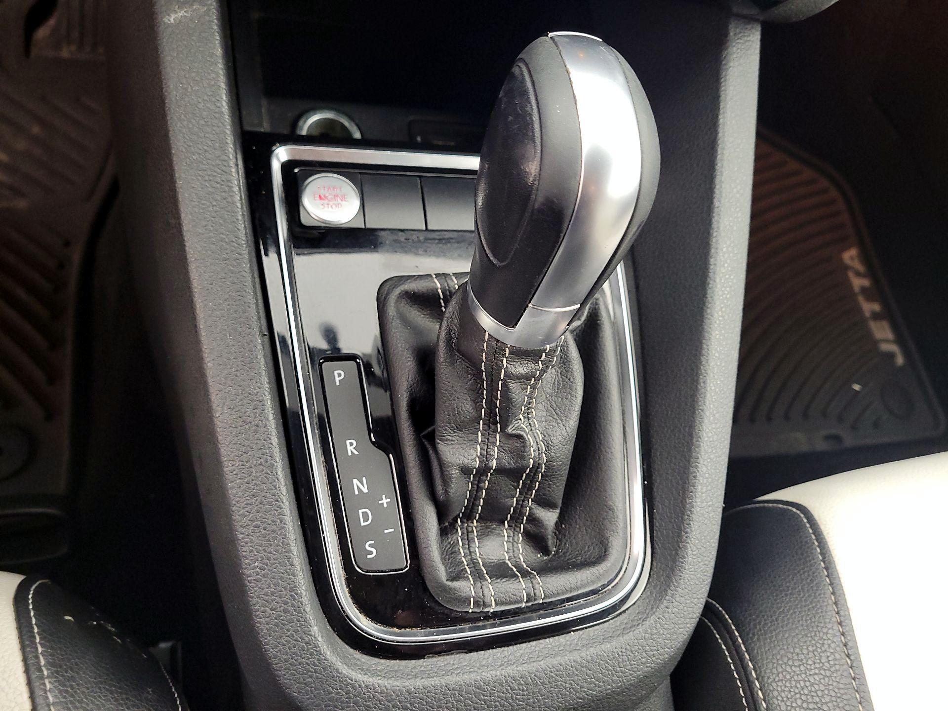 Thumbnail: 2016 Volkswagen Jetta - 15