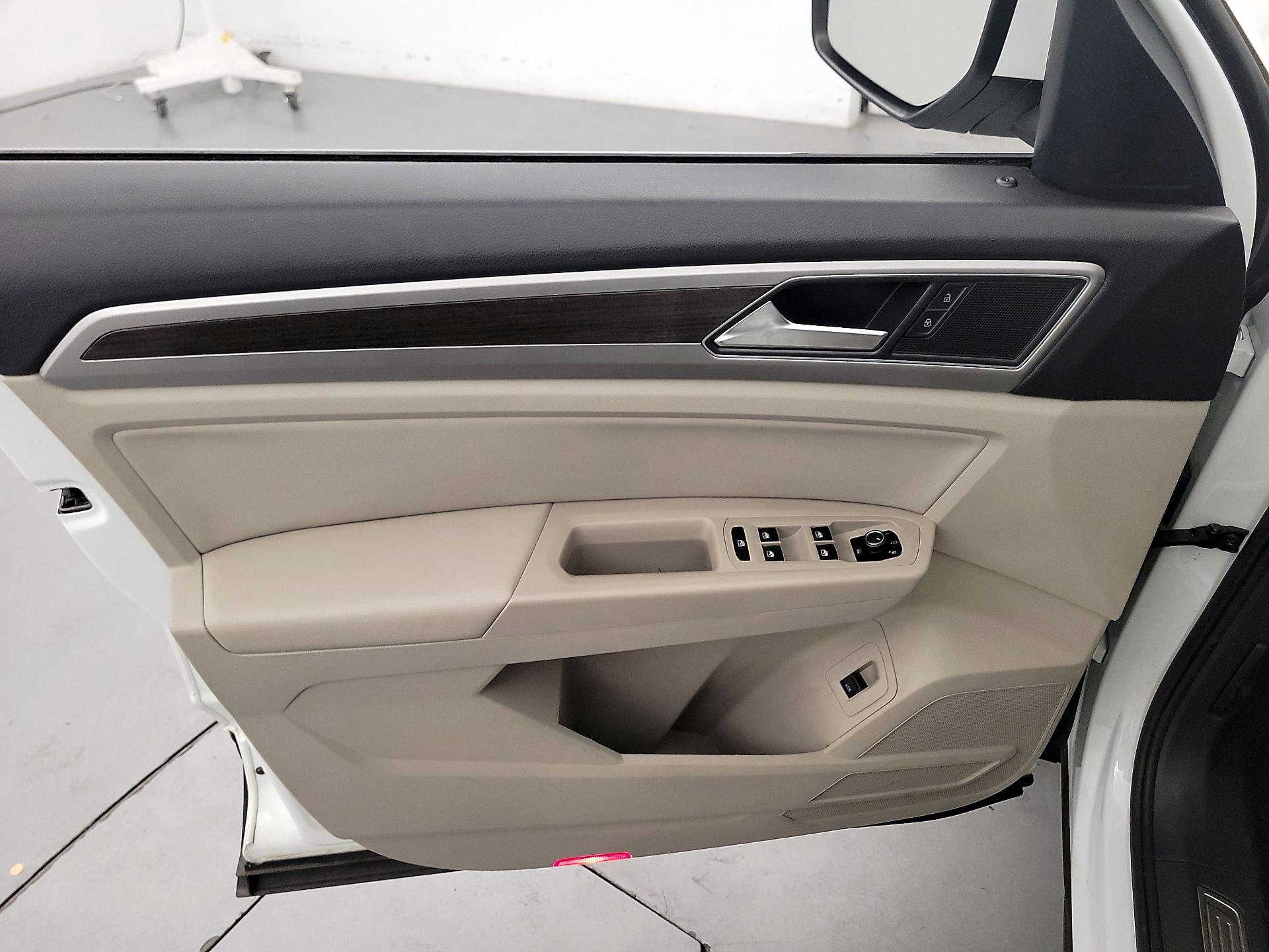 Thumbnail: 2018 Volkswagen Atlas - 12
