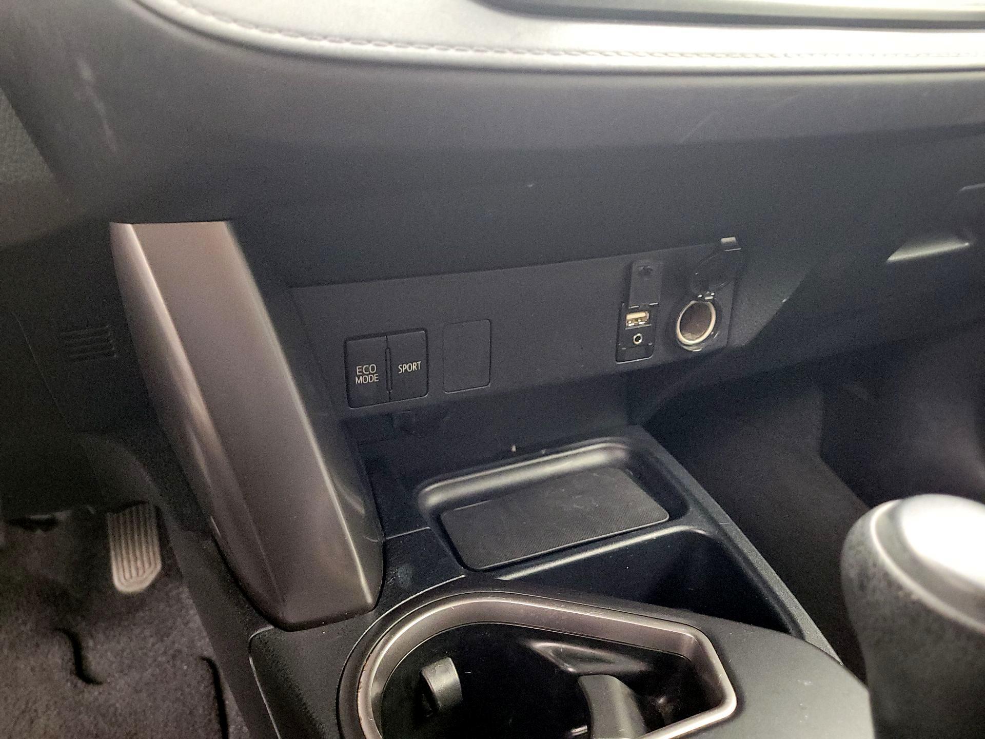 Thumbnail: 2017 Toyota RAV4 - 18