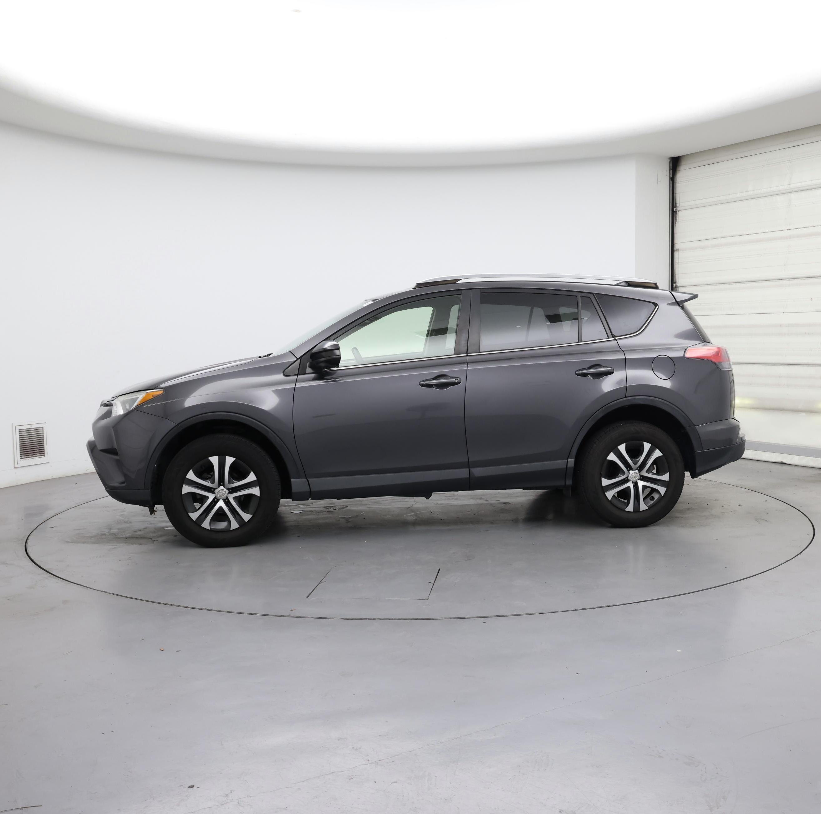 Thumbnail: 2017 Toyota RAV4 - 3