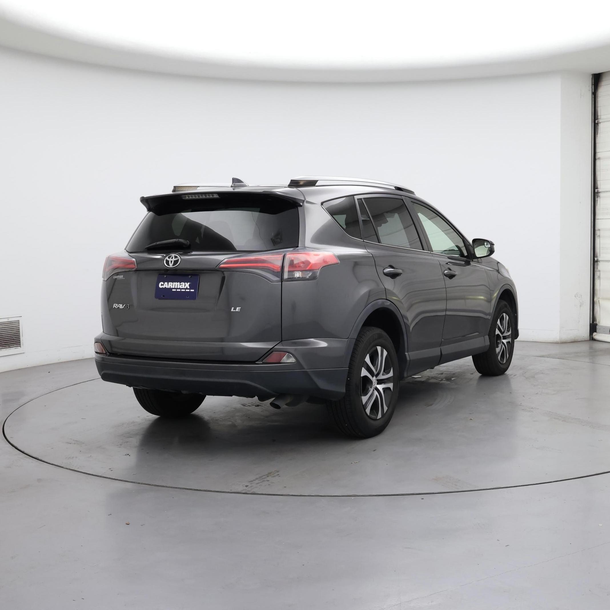 Thumbnail: 2017 Toyota RAV4 - 8