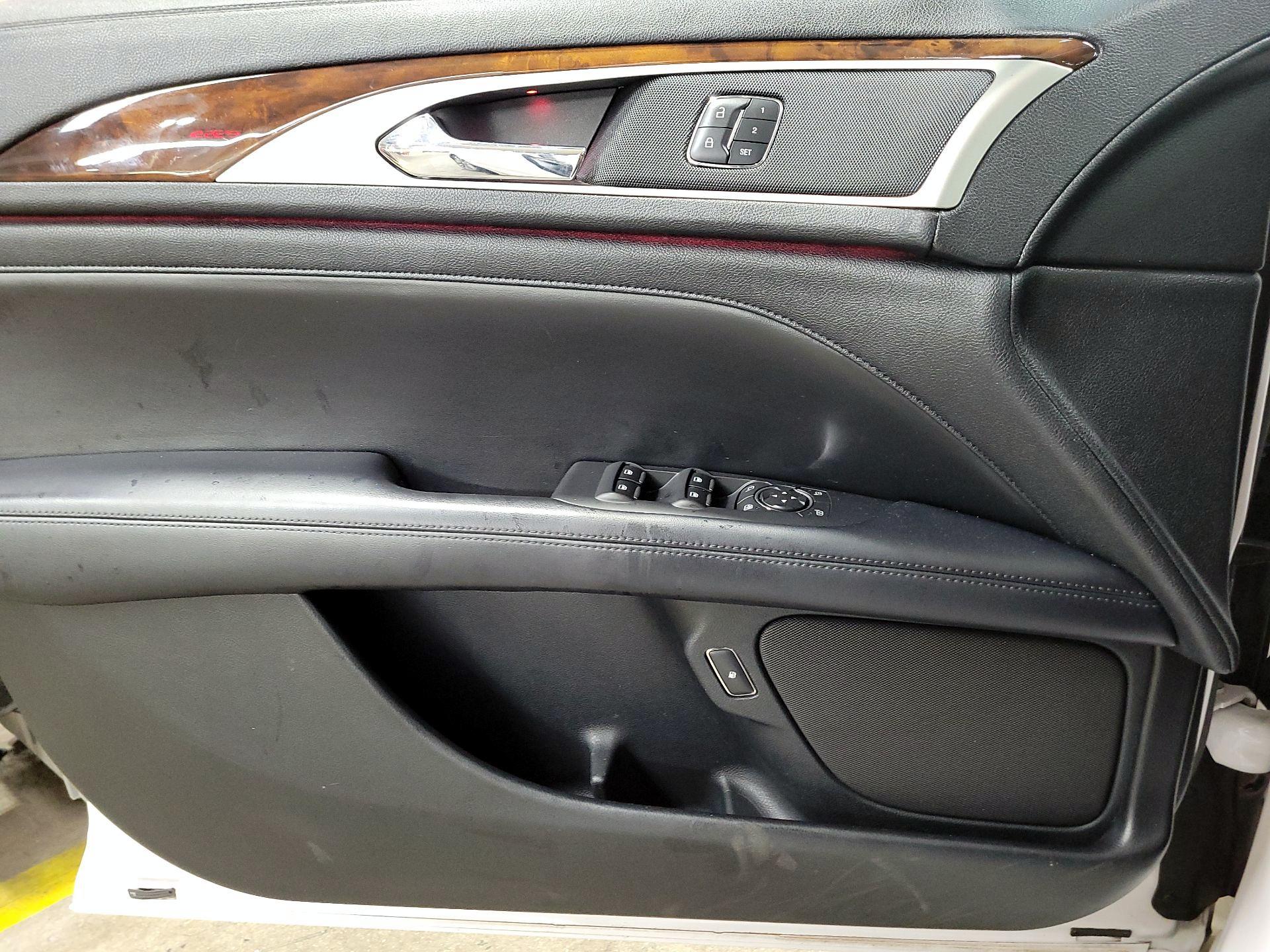Thumbnail: 2017 Lincoln MKZ - 12
