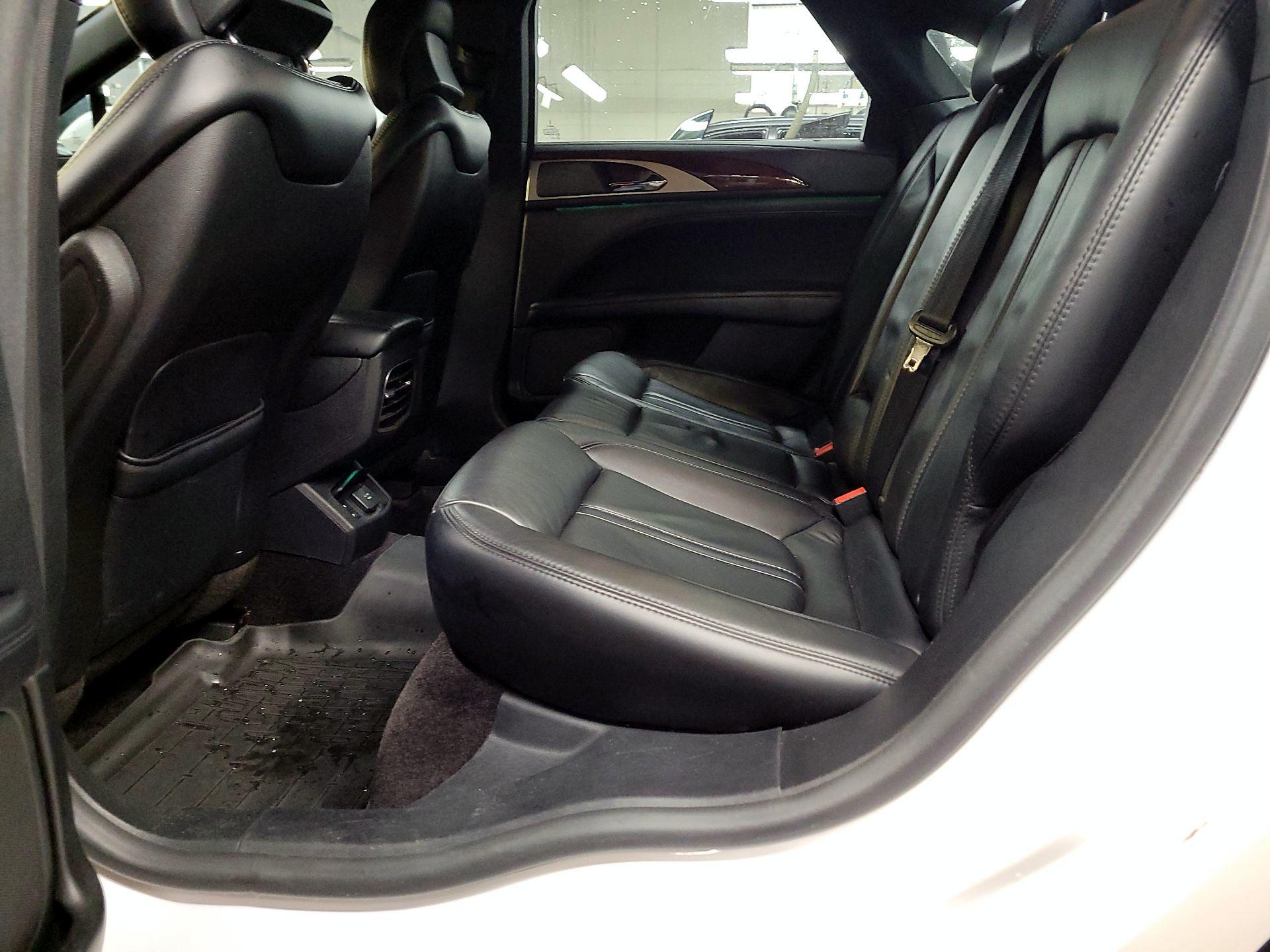 Thumbnail: 2017 Lincoln MKZ - 18