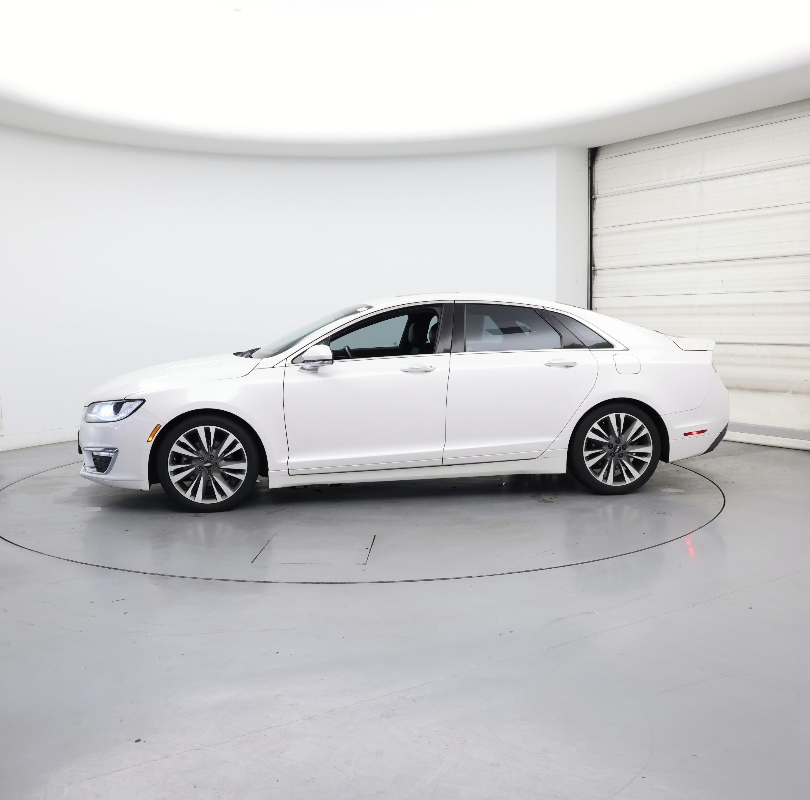 Thumbnail: 2017 Lincoln MKZ - 3