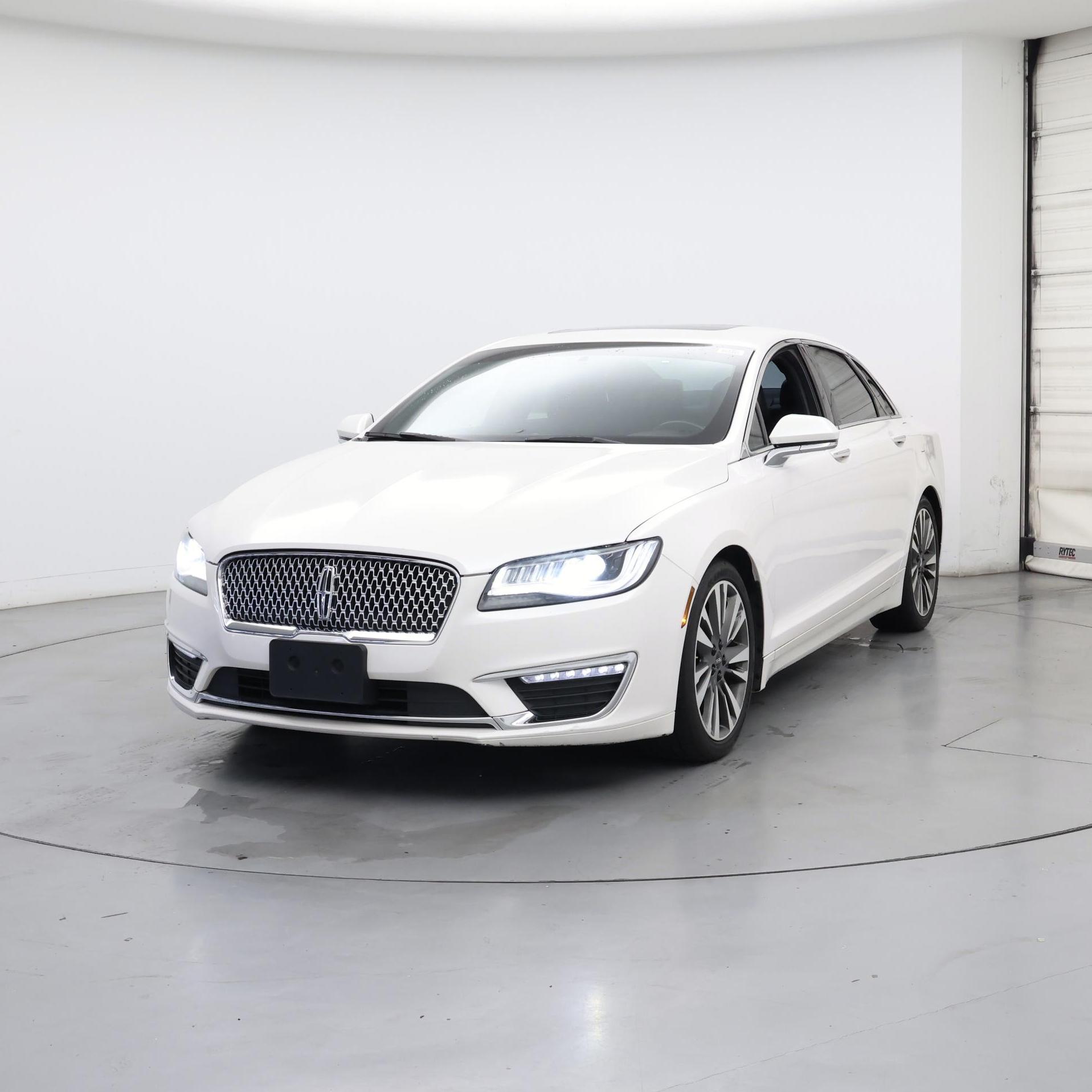 Thumbnail: 2017 Lincoln MKZ - 4