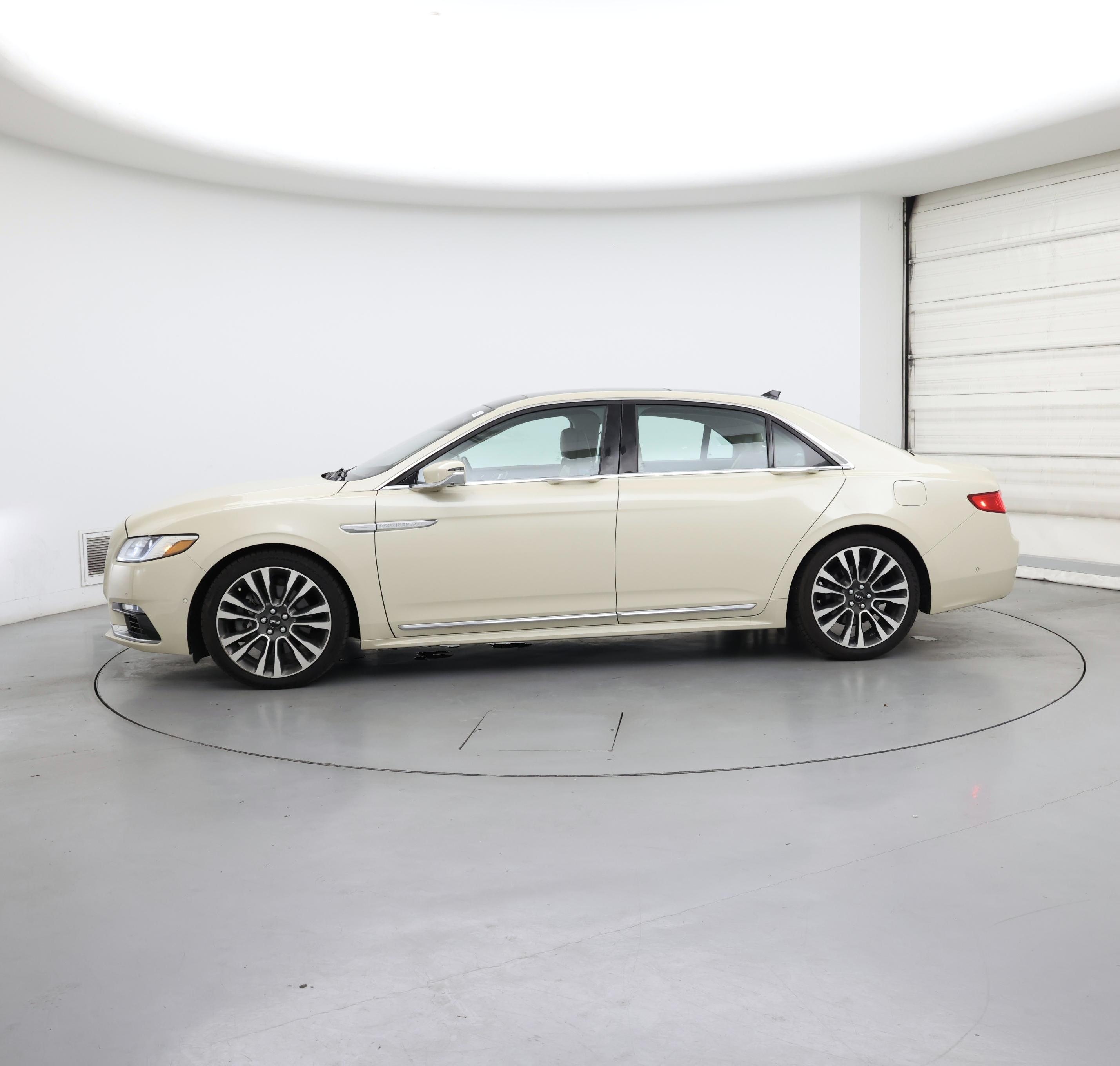 Thumbnail: 2018 Lincoln Continental - 3