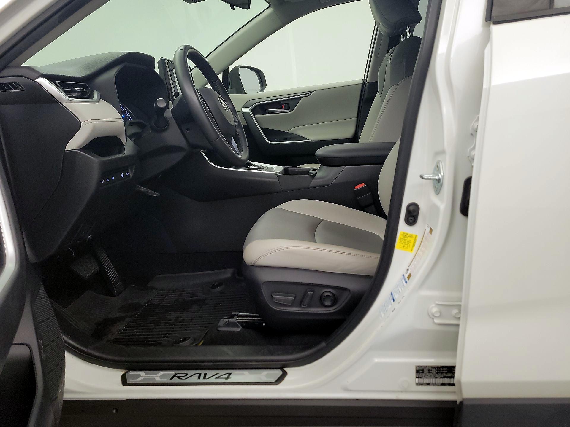 Thumbnail: 2022 Toyota RAV4 - 11