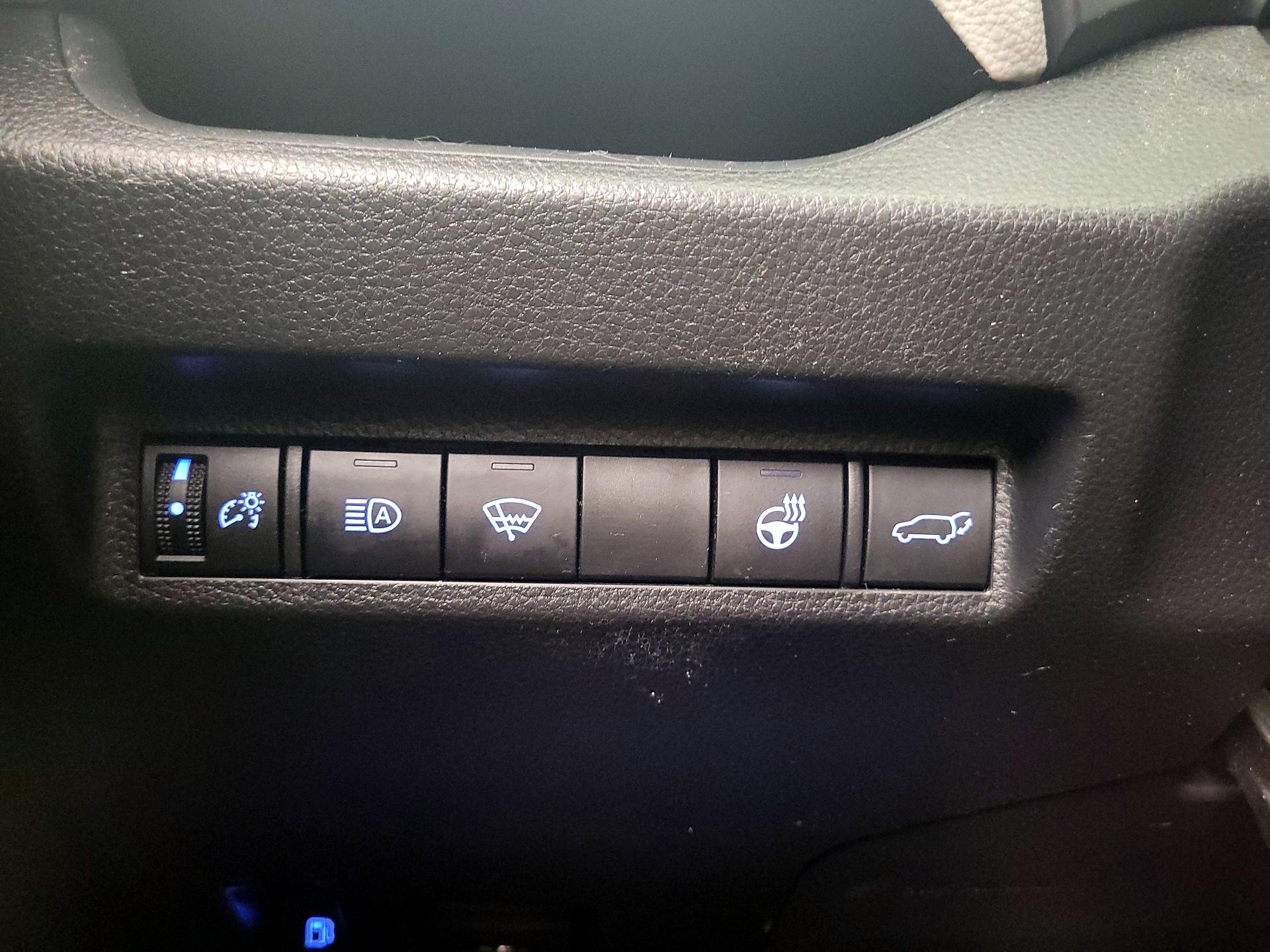 Thumbnail: 2022 Toyota RAV4 - 13