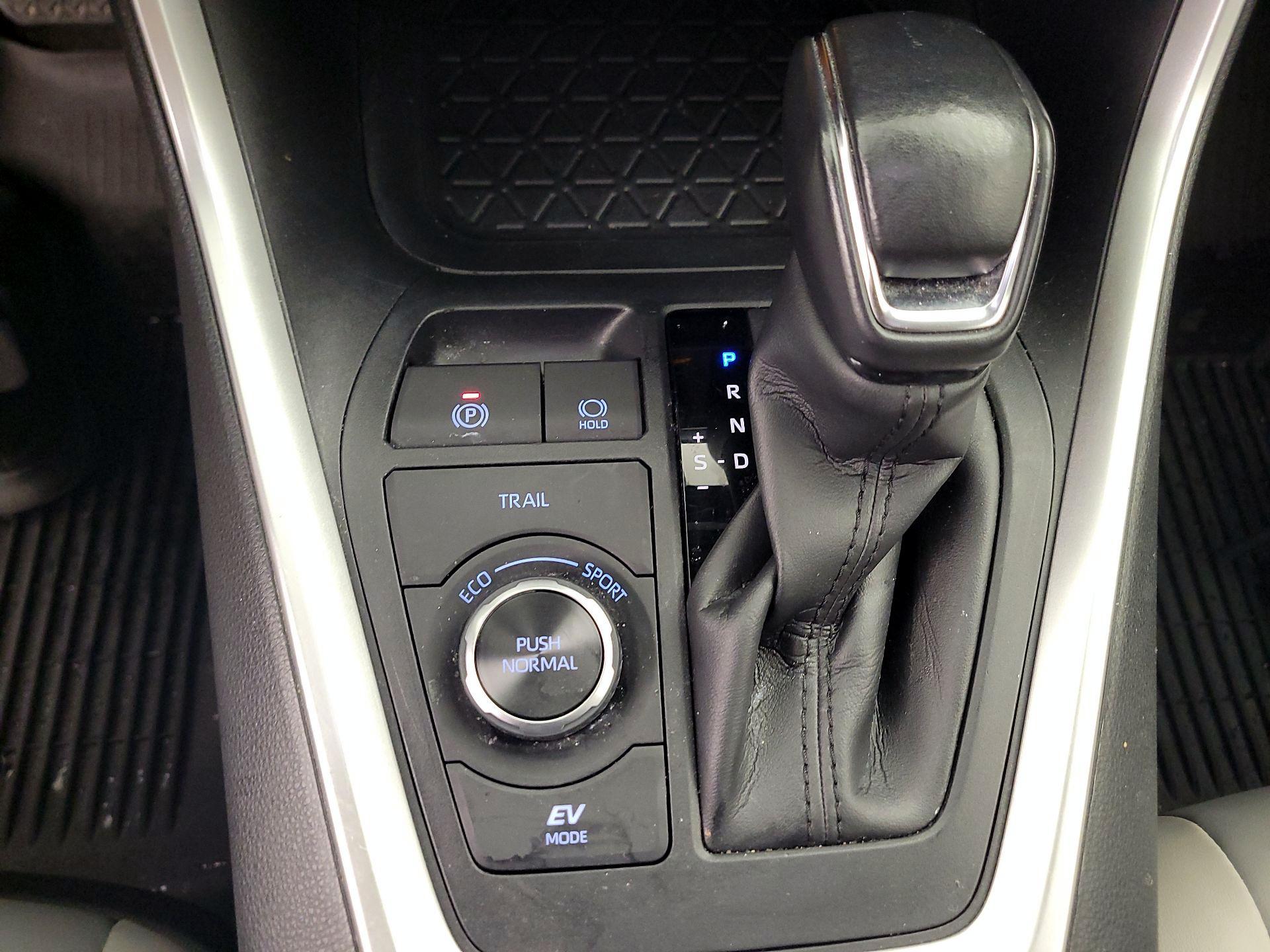 Thumbnail: 2022 Toyota RAV4 - 17