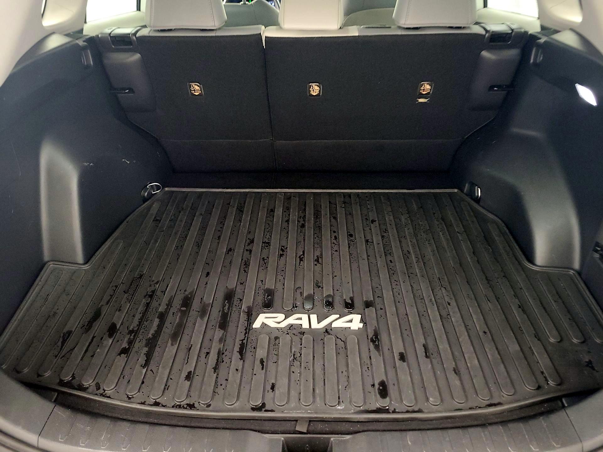 Thumbnail: 2022 Toyota RAV4 - 20