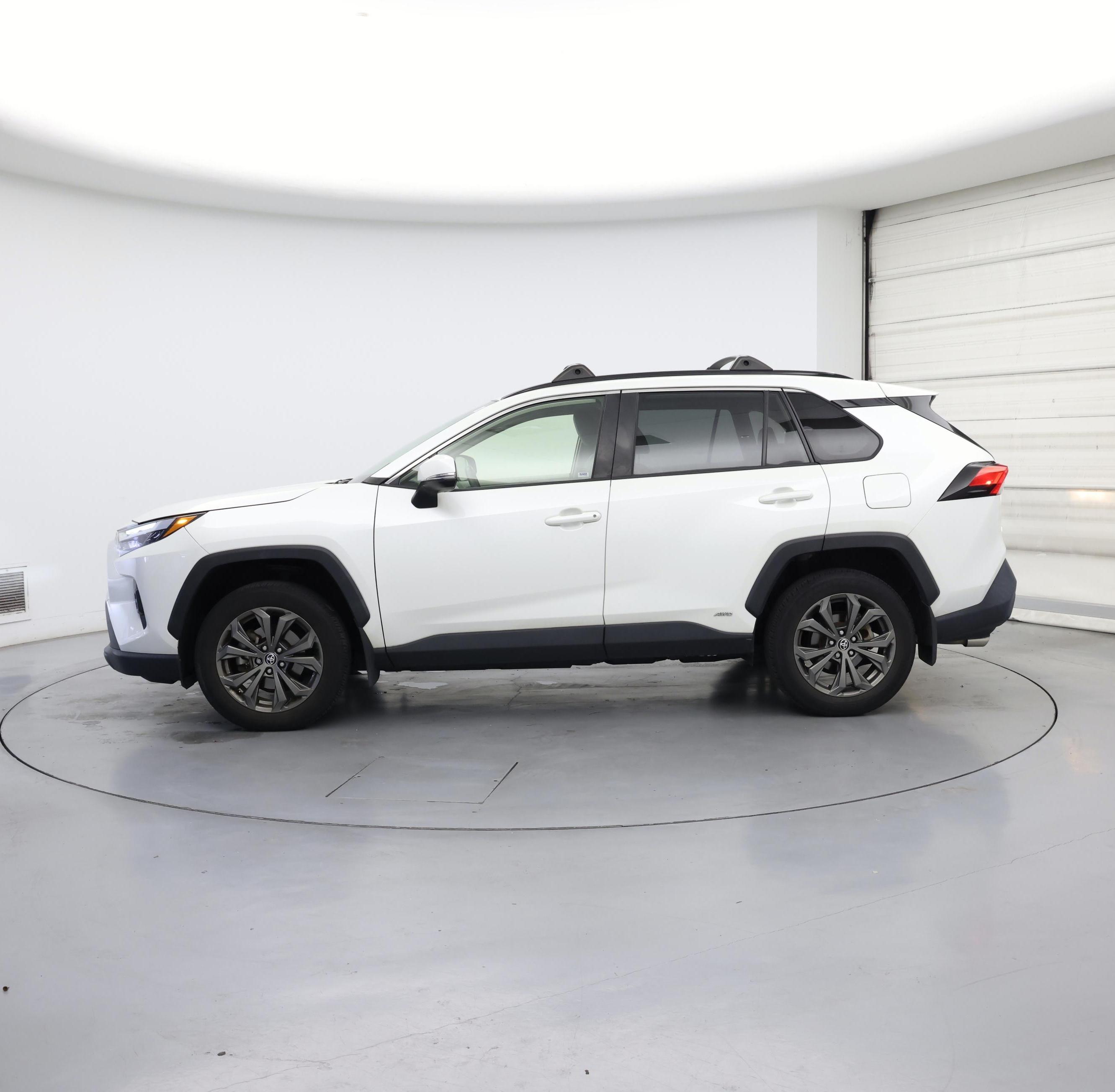 Thumbnail: 2022 Toyota RAV4 - 3