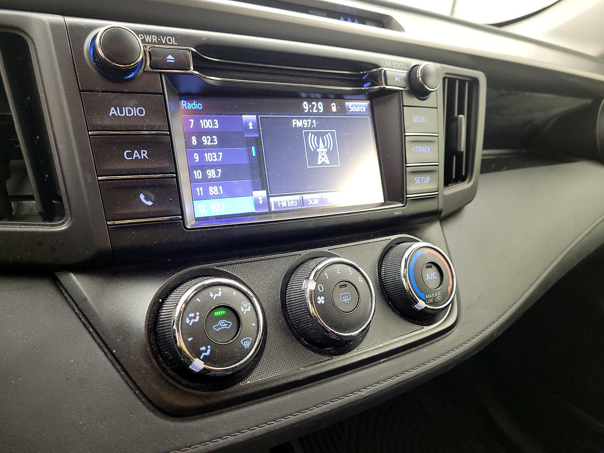 Thumbnail: 2018 Toyota RAV4 - 14
