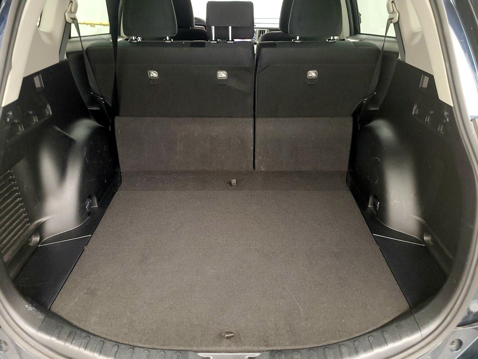 Thumbnail: 2018 Toyota RAV4 - 16