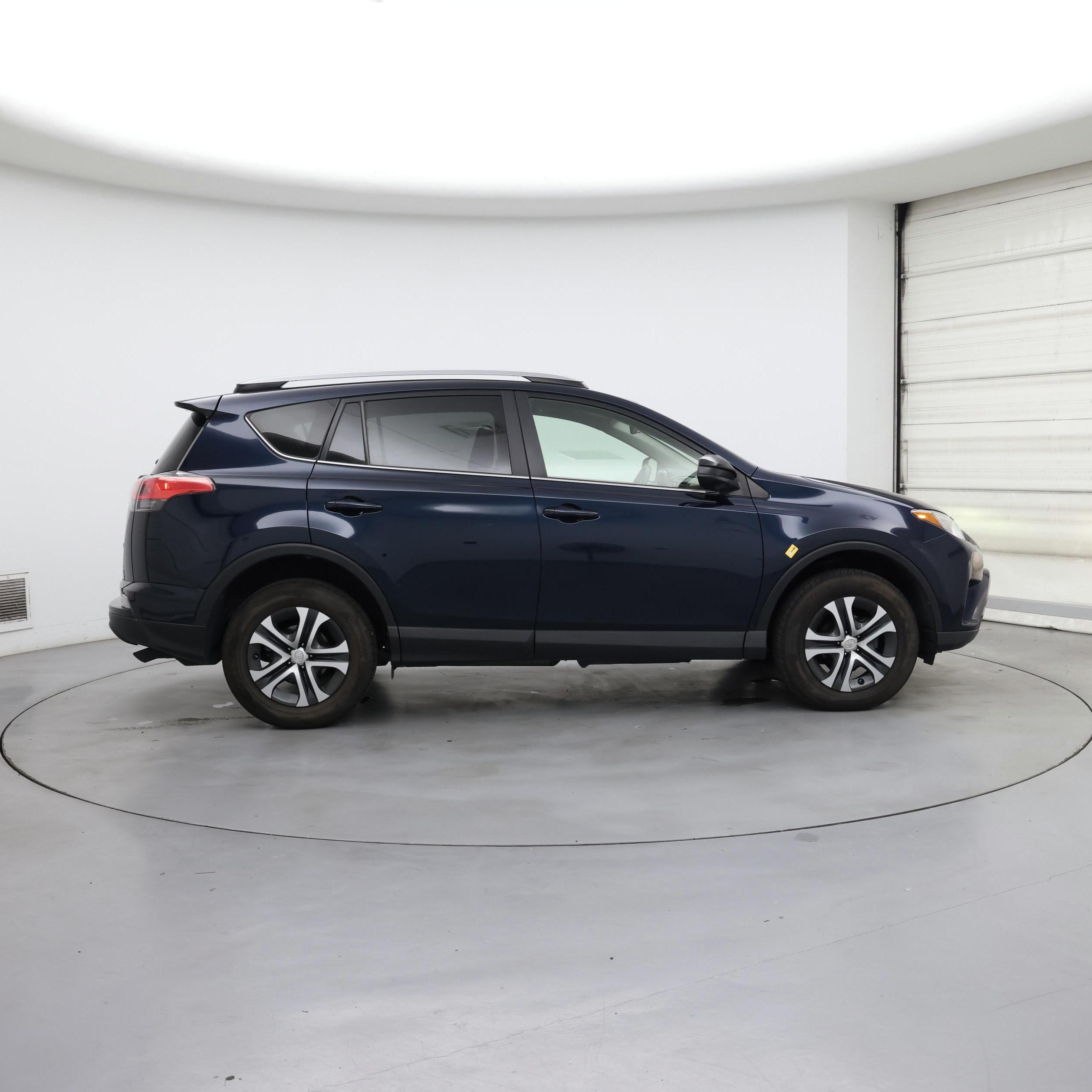 Thumbnail: 2018 Toyota RAV4 - 7