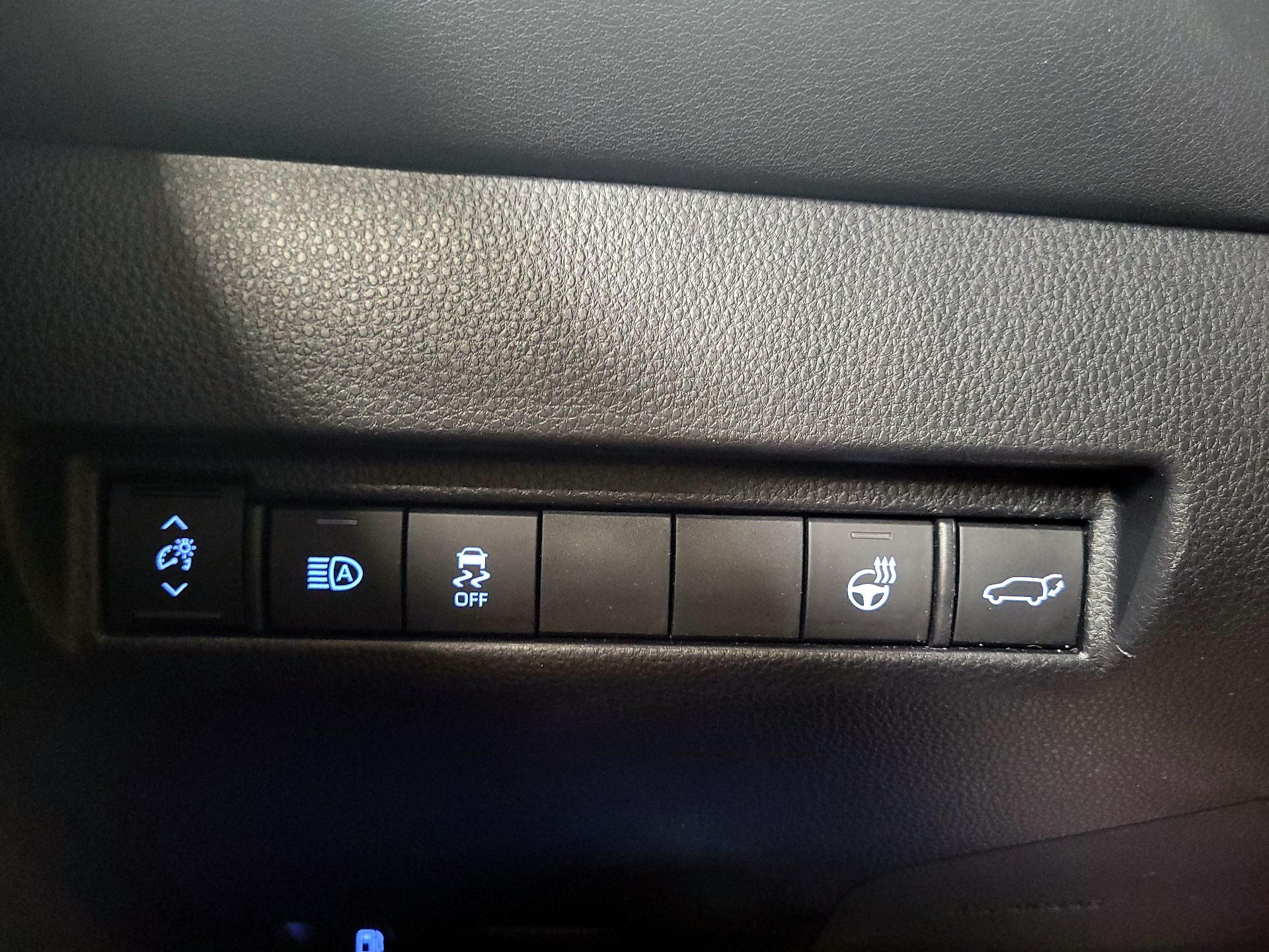 Thumbnail: 2021 Toyota Venza - 13